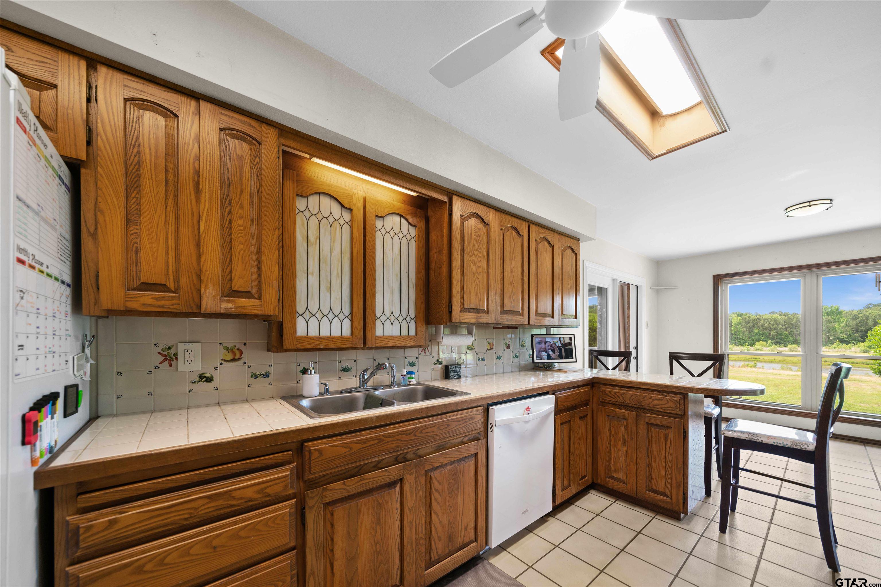Jacksonville, Texas, 75766, United States, 6 Bedrooms Bedrooms, ,4 BathroomsBathrooms,Residential,For Sale,1805693