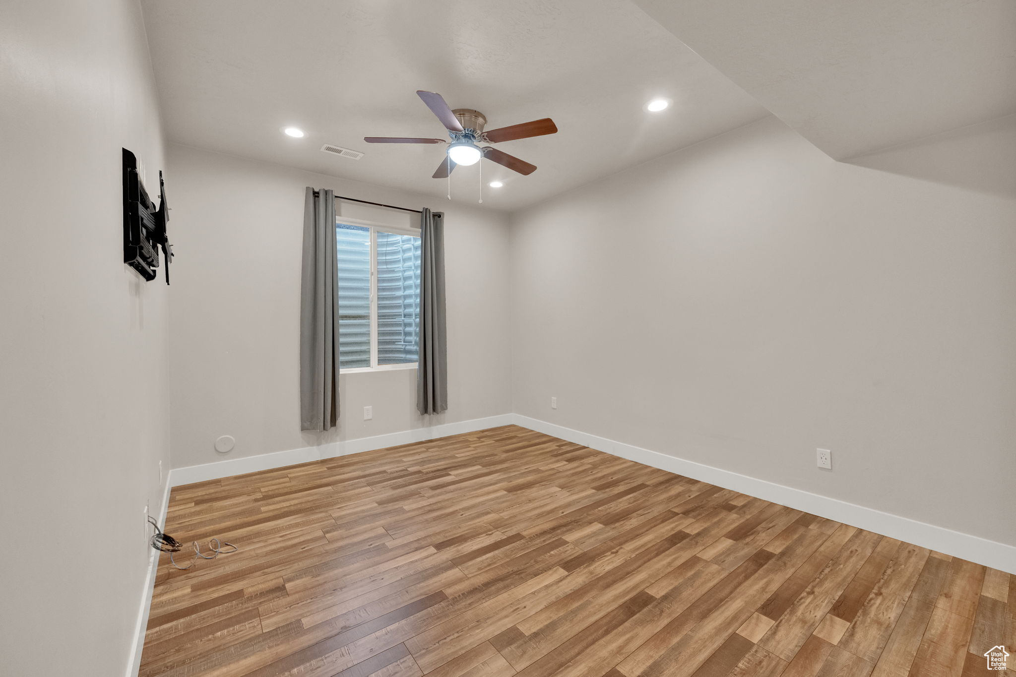 Herriman, Utah, 84096, United States, 5 Bedrooms Bedrooms, ,3 BathroomsBathrooms,Residential,For Sale,1991477