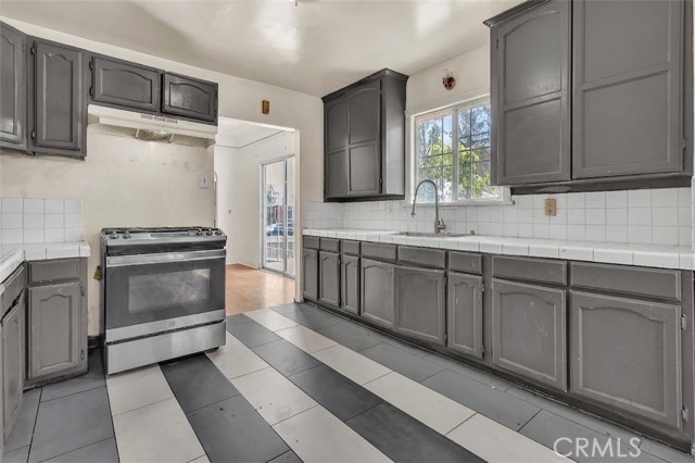 Los Angeles, California, 90061, United States, 3 Bedrooms Bedrooms, ,2 BathroomsBathrooms,Residential,For Sale,2048568