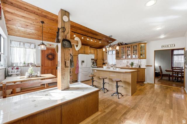 Centerville, Utah, 84014, United States, 4 Bedrooms Bedrooms, ,4 BathroomsBathrooms,Residential,For Sale,2027552