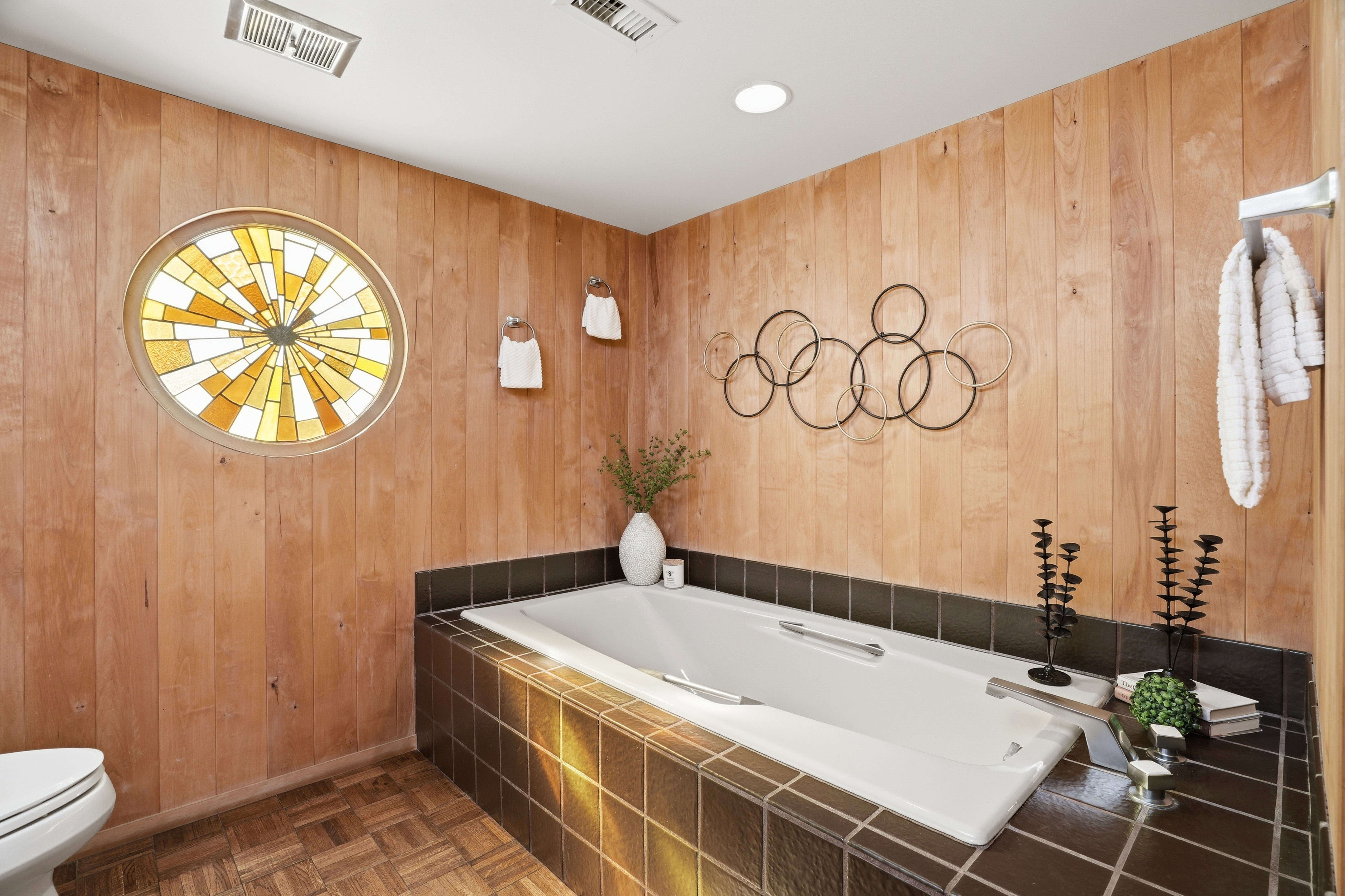  Single-Level Rancher in Coveted Neighborhood - 物件實景