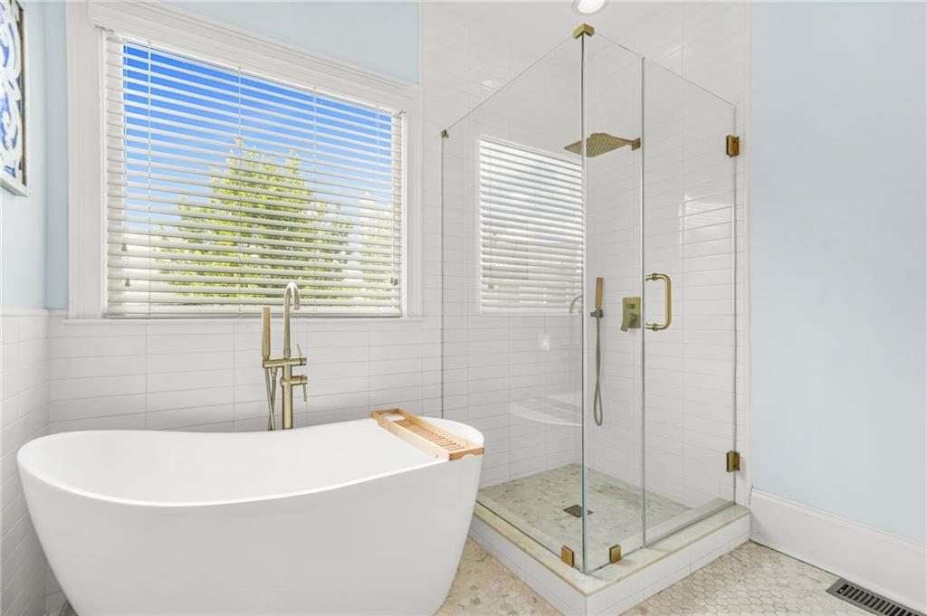 Atlanta, Georgia, 30363, United States, 3 Bedrooms Bedrooms, ,4 BathroomsBathrooms,Residential,For Sale,1896022