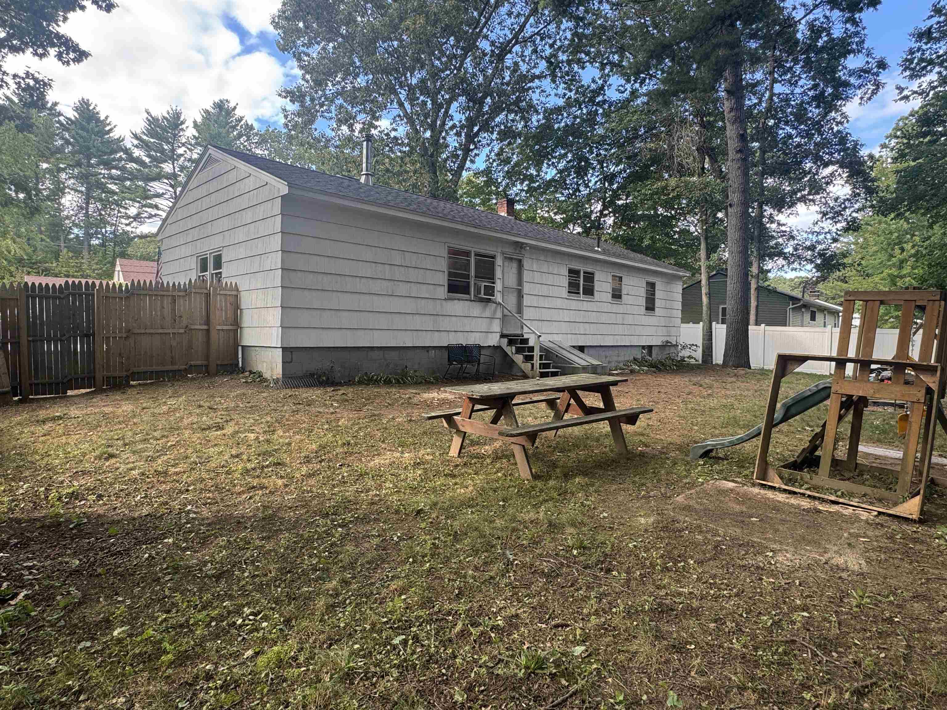 Portsmouth, New Hampshire, 03801, United States, 3 Bedrooms Bedrooms, ,1 BathroomBathrooms,Residential,For Sale,1934652