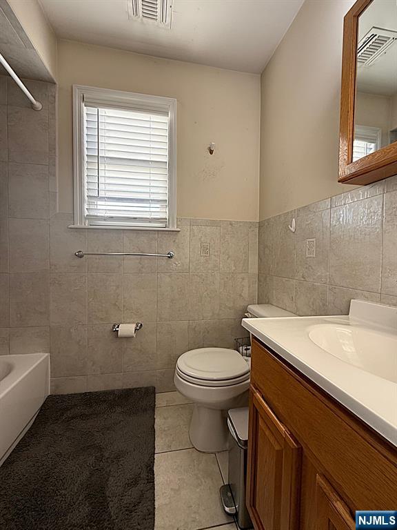 Harrison, New Jersey, 07029, United States, 5 Bedrooms Bedrooms, ,5 BathroomsBathrooms,Residential,For Sale,1985698