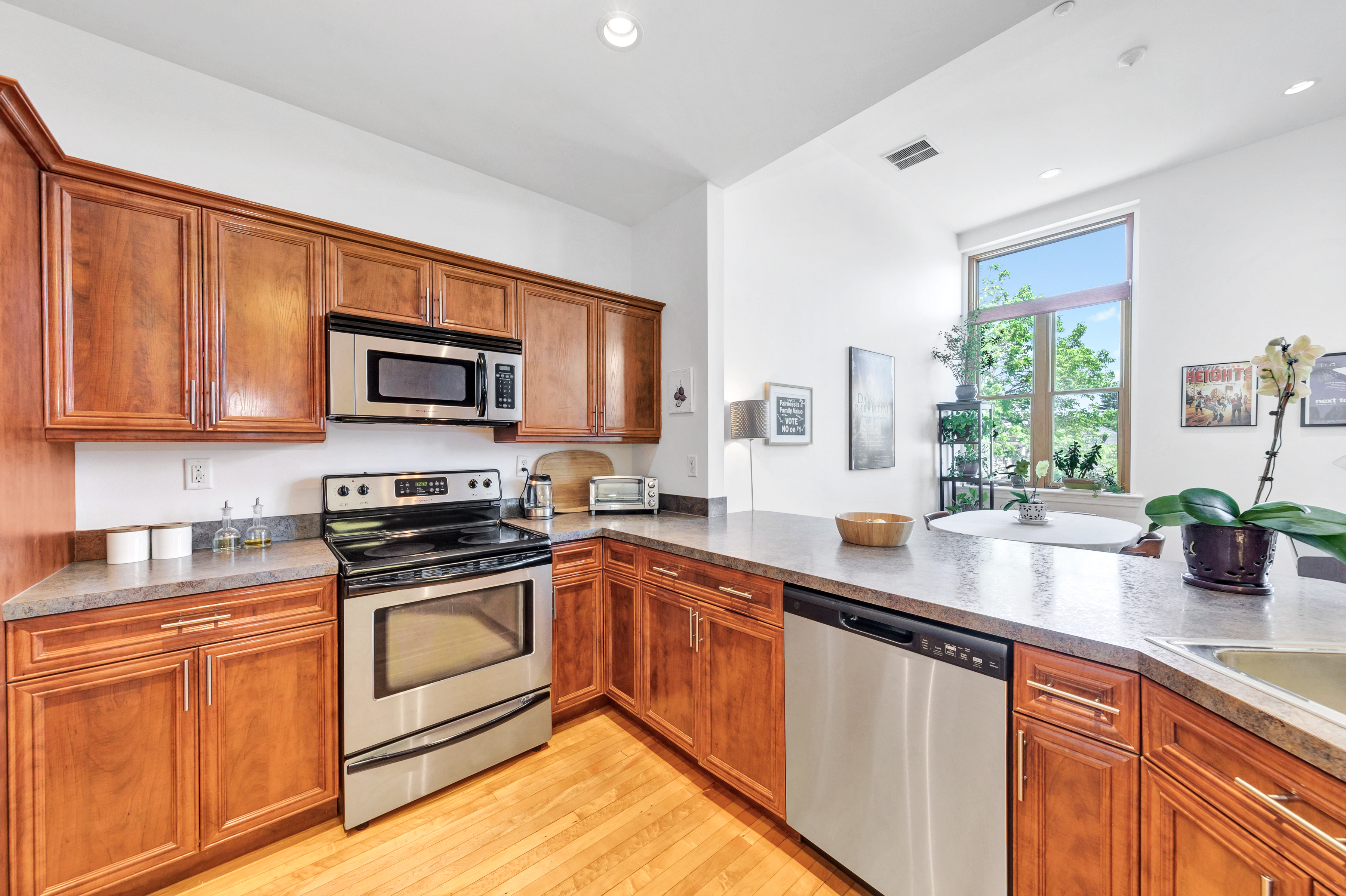  122 Sharon Street, Unit 203, Medford, MA, 02155 - 物件實景