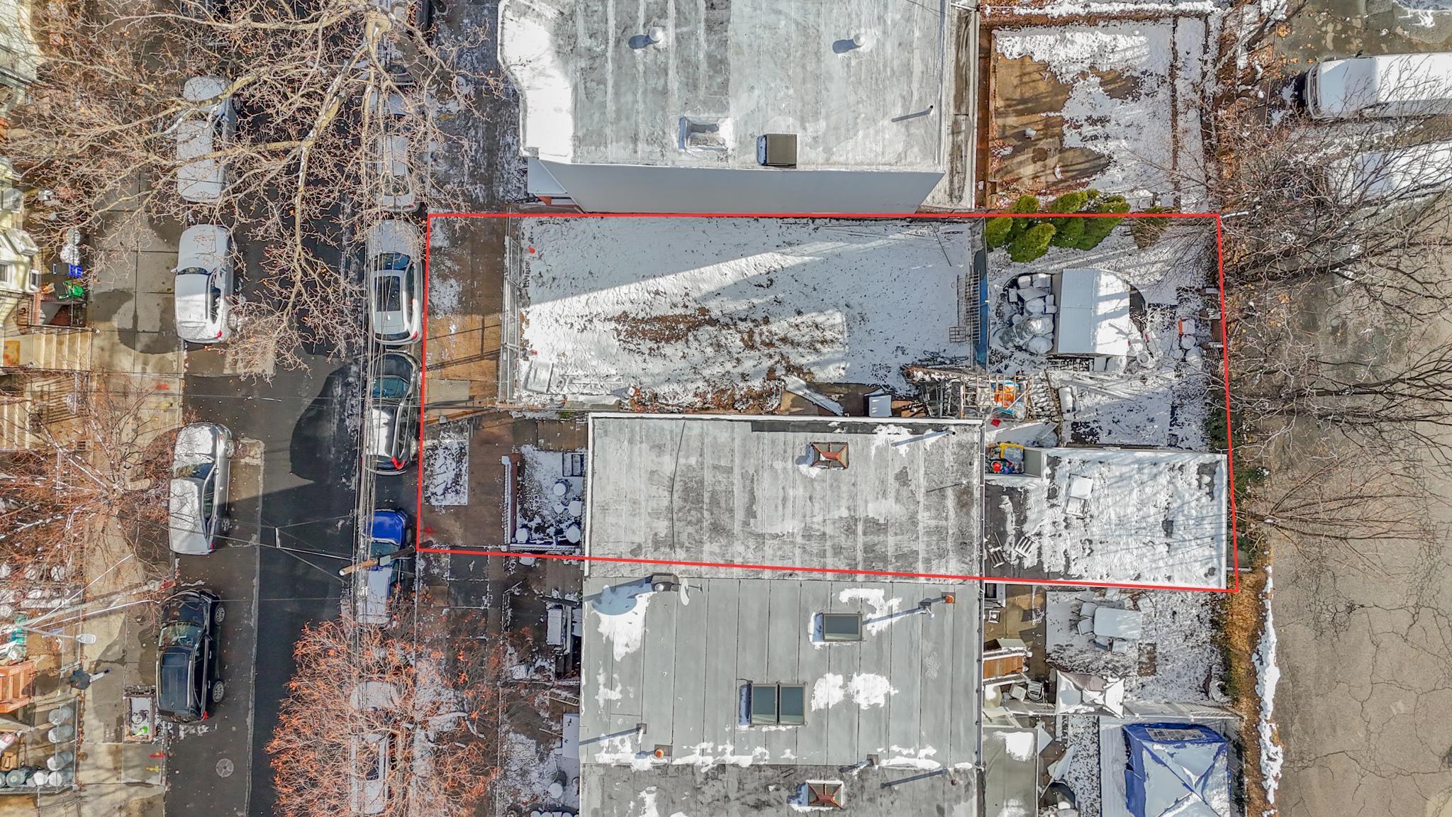 Astoria, New York, 11102, United States, 5 Bedrooms Bedrooms, ,2 BathroomsBathrooms,Residential,For Sale,1895172