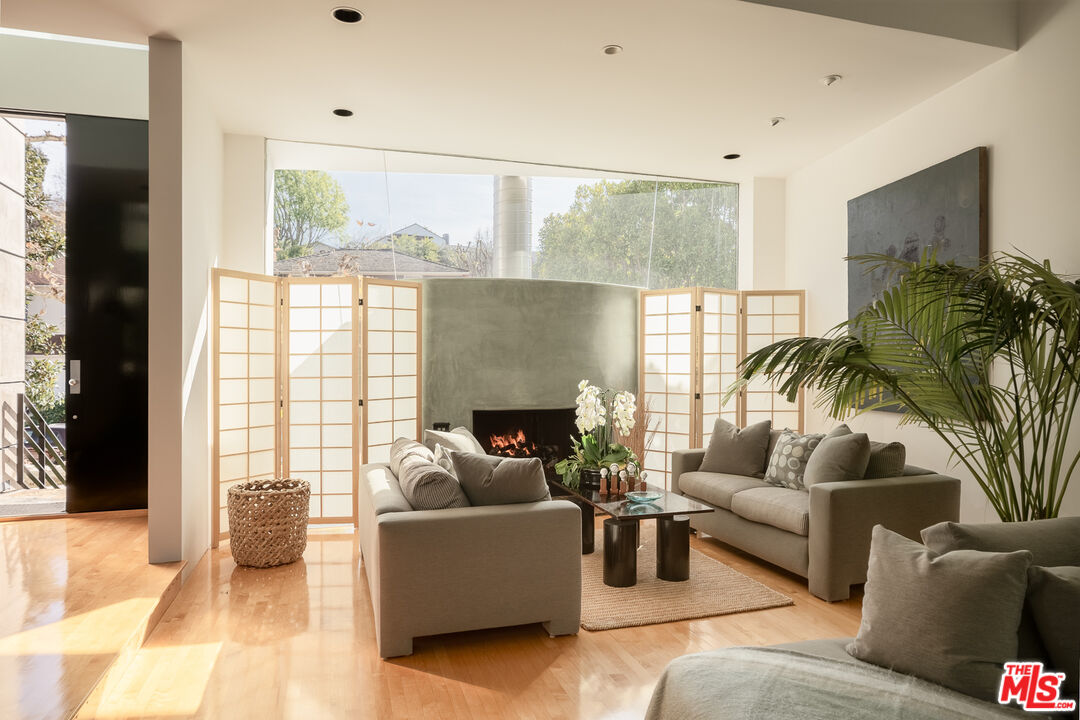 Los Angeles, California, 90049, United States, 4 Bedrooms Bedrooms, ,5 BathroomsBathrooms,Residential,For Sale,1882752