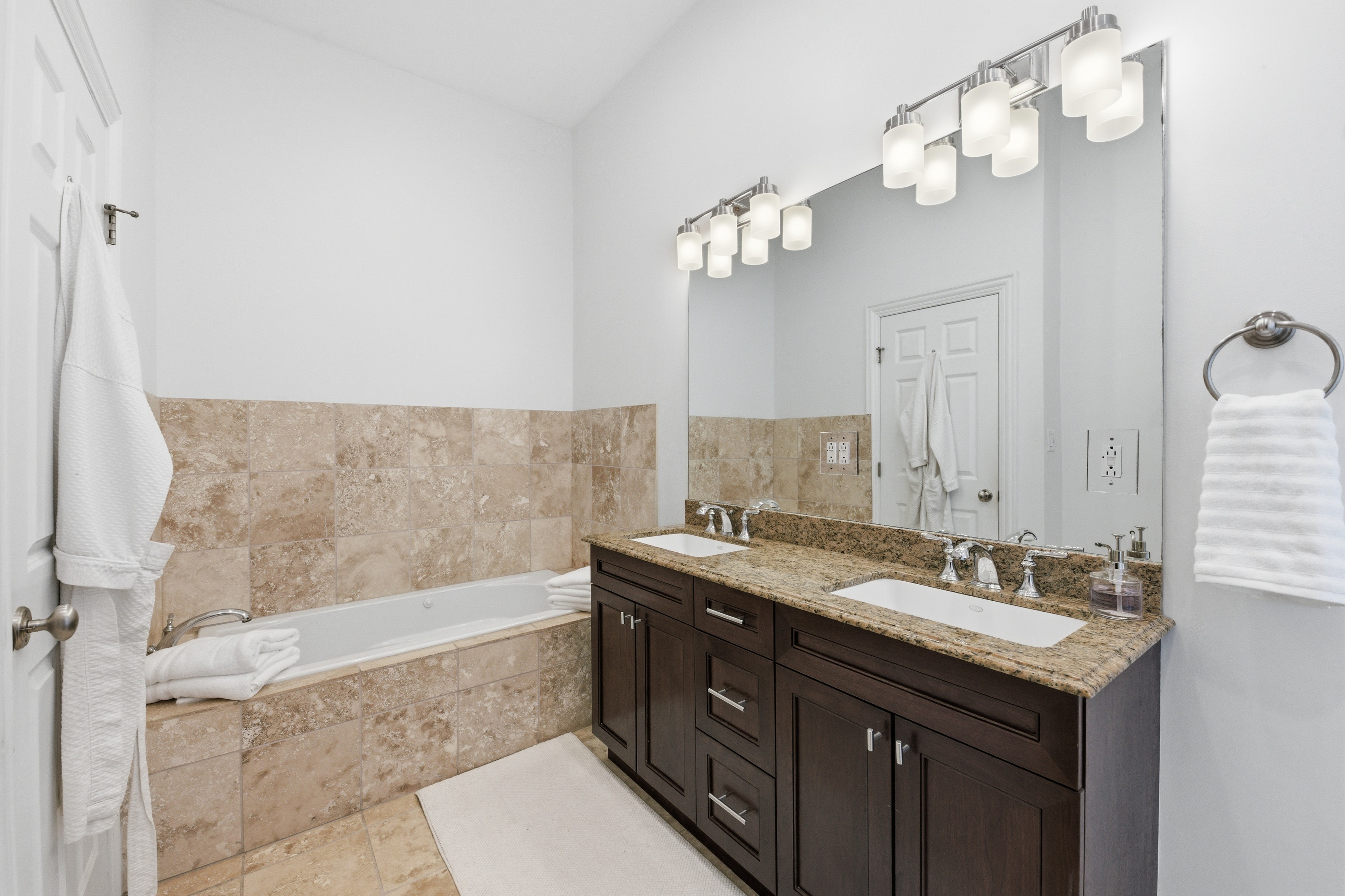  Best Value in West Town - 物件實景