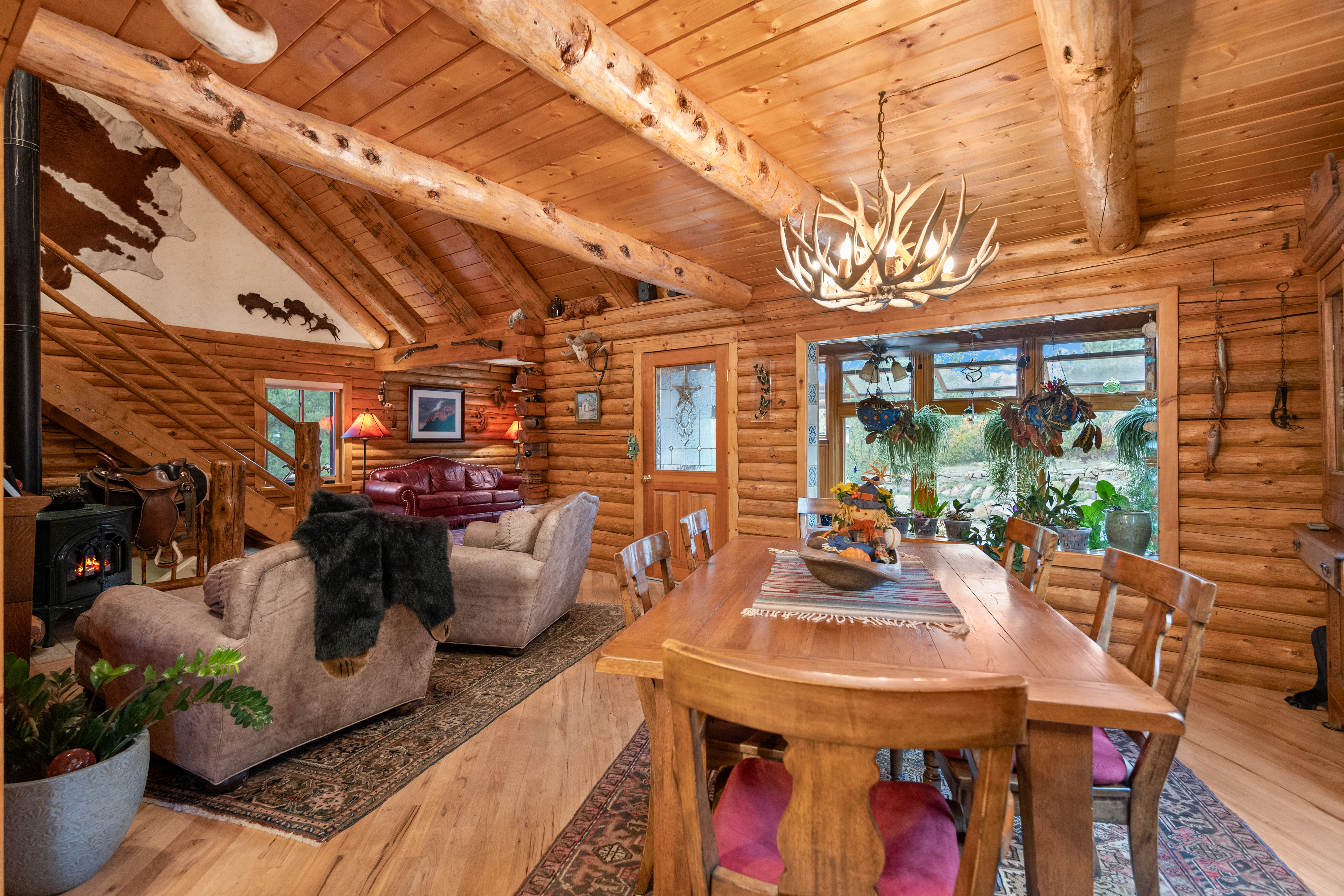  Chatfield Reservoir Log Home on Horse-Friendly 5 Acres with Wrap-Around Decks - 物件實景