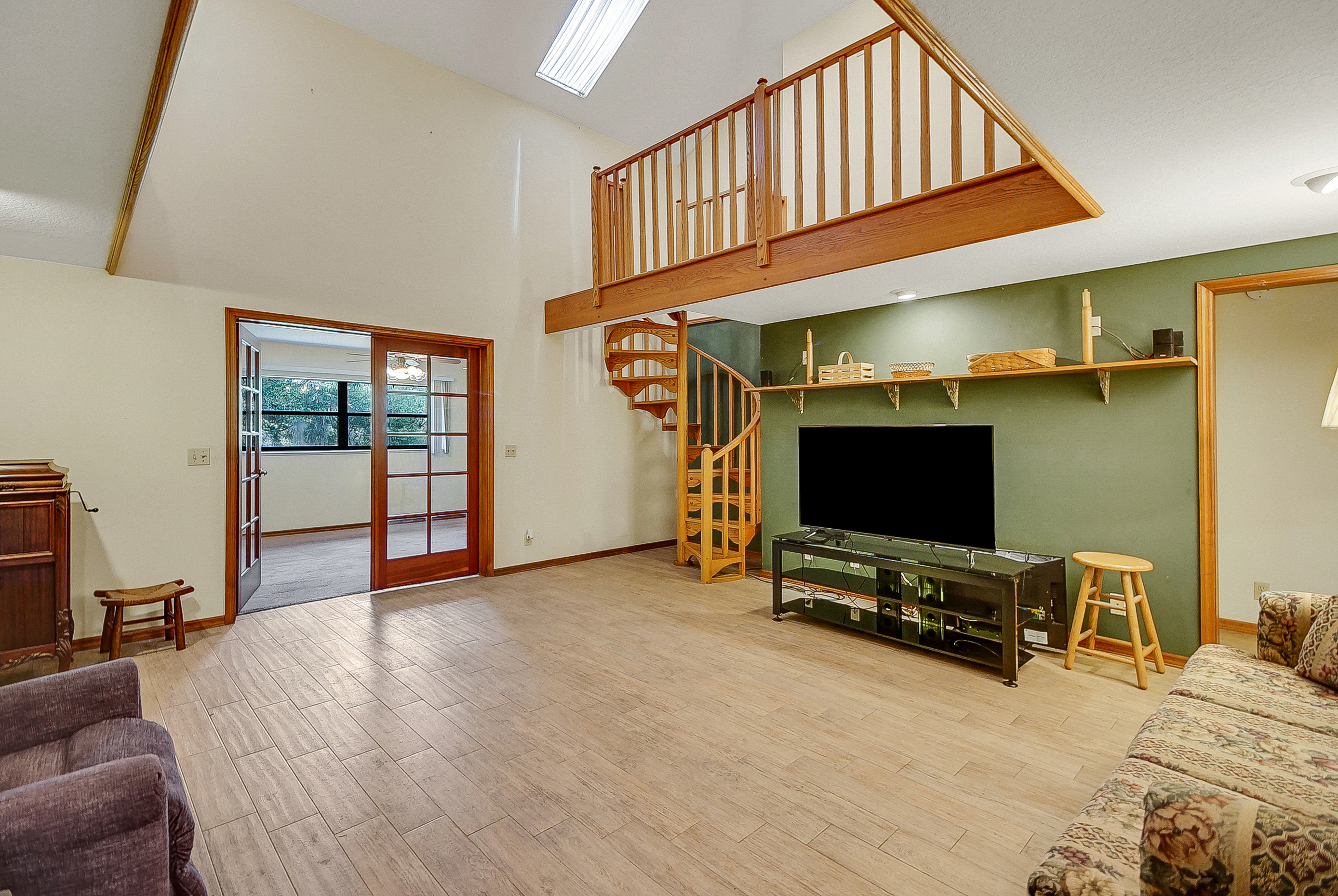 Lady Lake, Florida, 32159, United States, 4 Bedrooms Bedrooms, ,2 BathroomsBathrooms,Residential,For Sale,1873535