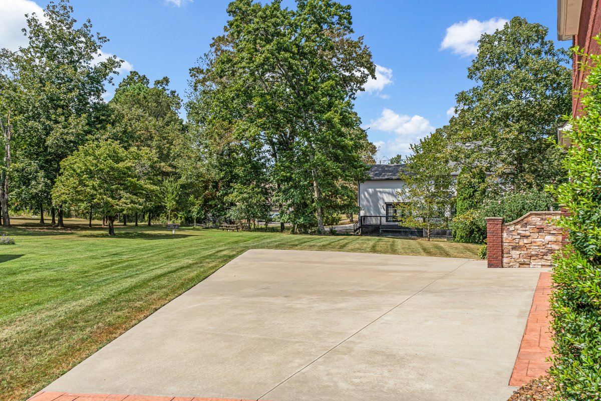 Tullahoma, Tennessee, 37388, United States, 6 Bedrooms Bedrooms, ,5 BathroomsBathrooms,Residential,For Sale,1851275