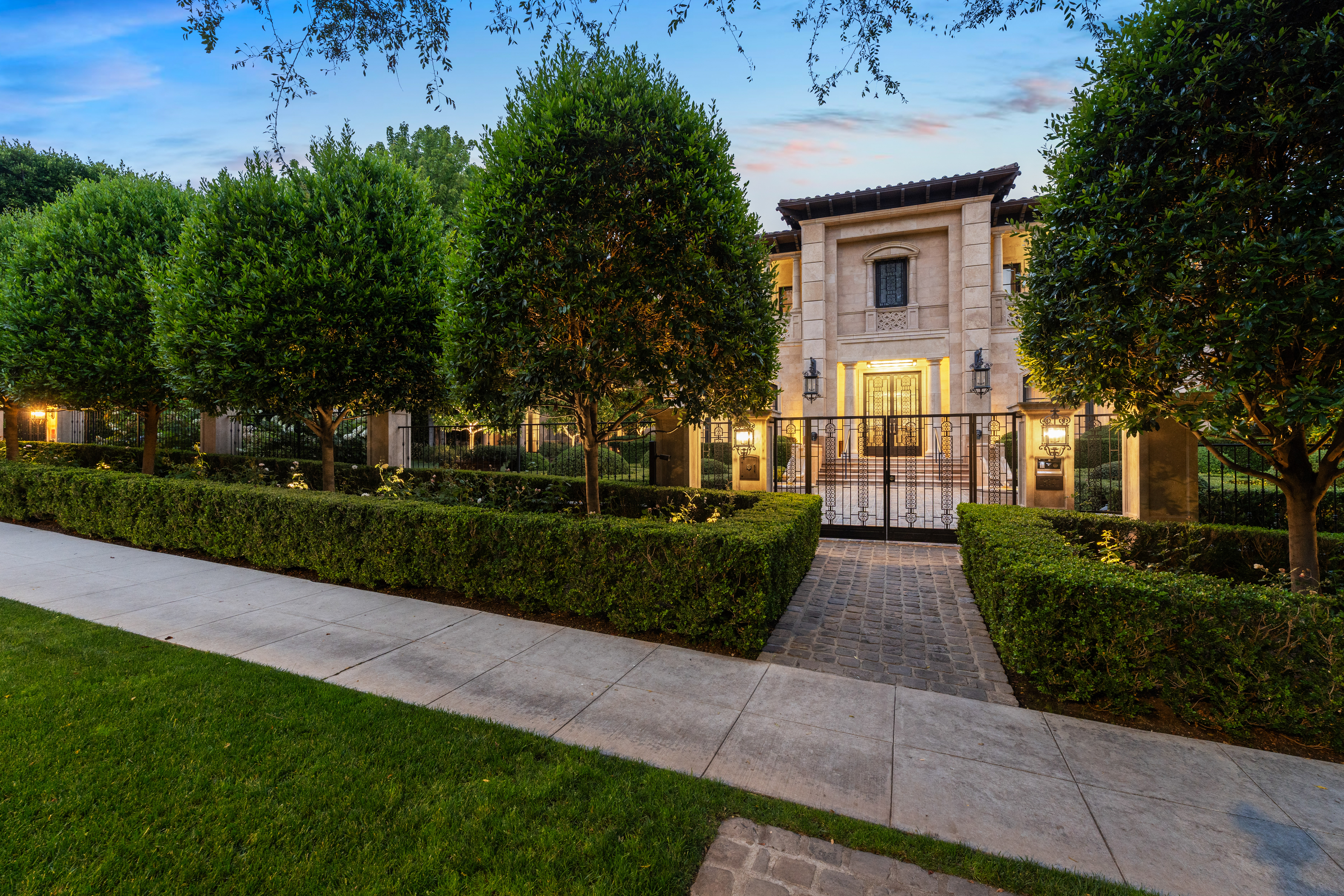 Beverly Hills, California, 90210, United States, 7 Bedrooms Bedrooms, ,15 BathroomsBathrooms,Residential,For Sale,1877085