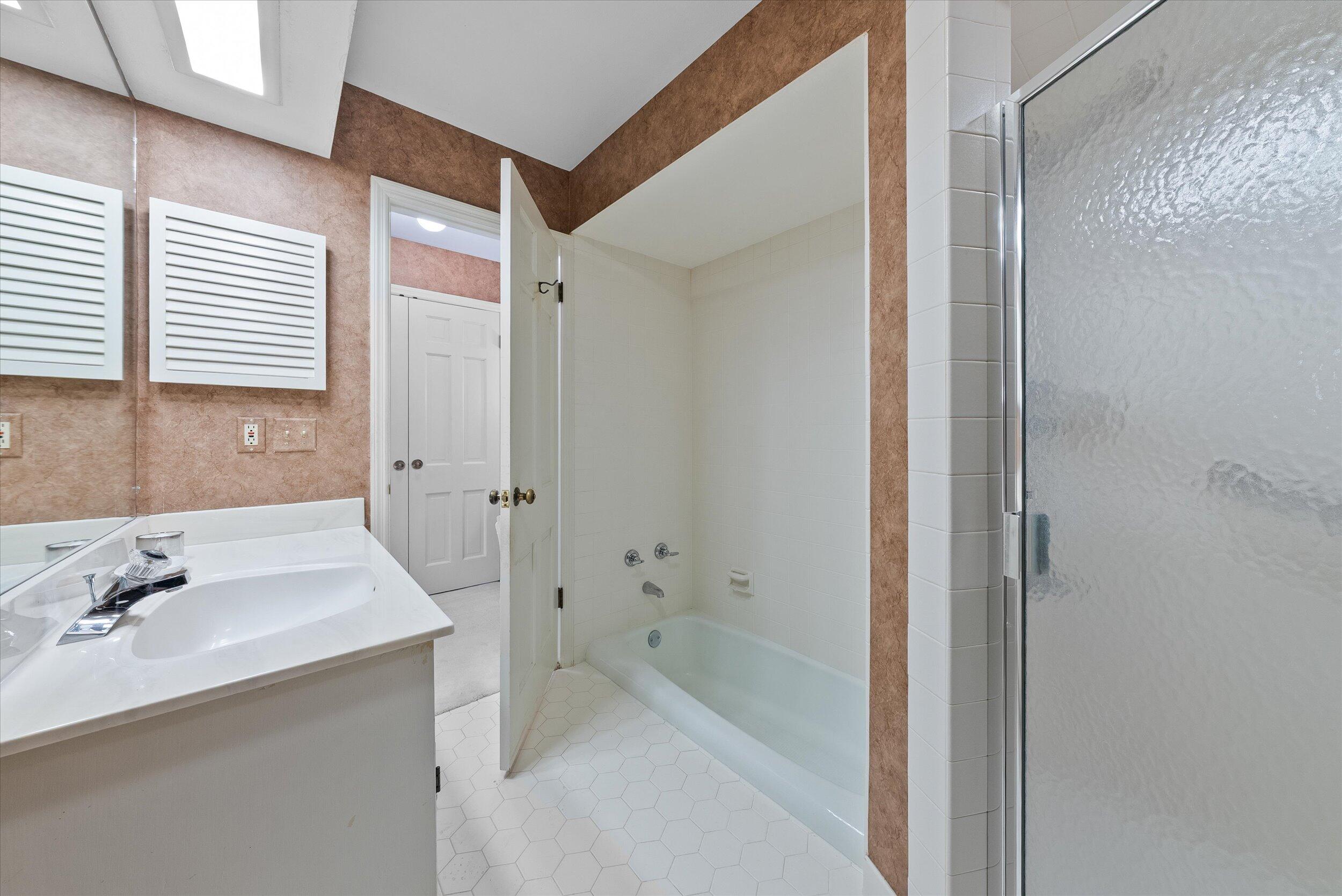 Mequon, Wisconsin, 53097, United States, 5 Bedrooms Bedrooms, ,5 BathroomsBathrooms,Residential,For Sale,1907648