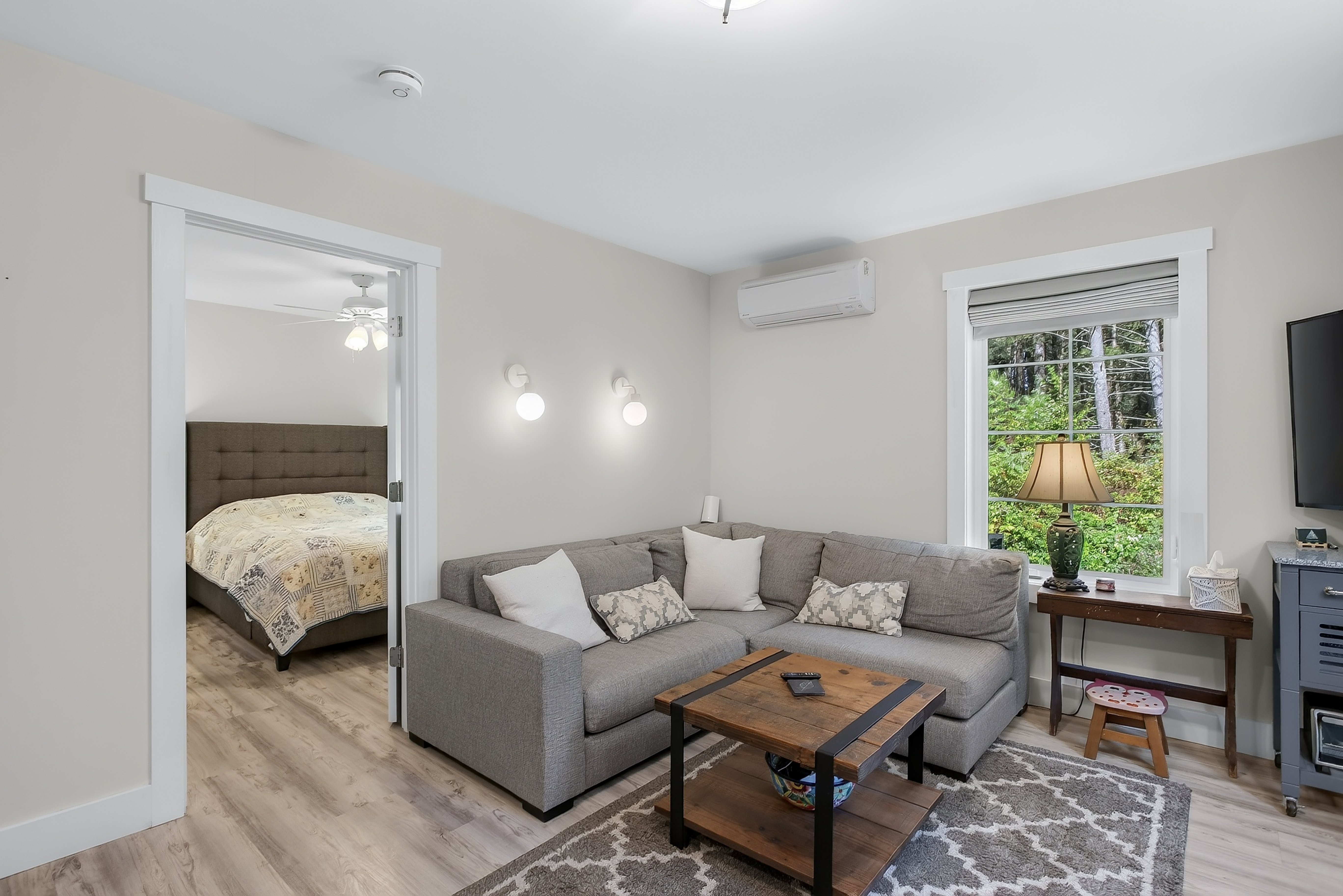  2022 Custom Craftsman: Main-Level Living, In-Law Suite, & Mountain Proximity - 物件實景