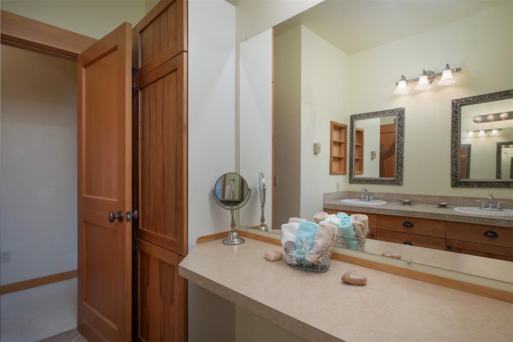 Polson, Montana, 59860, United States, 4 Bedrooms Bedrooms, ,4 BathroomsBathrooms,Residential,For Sale,1930633