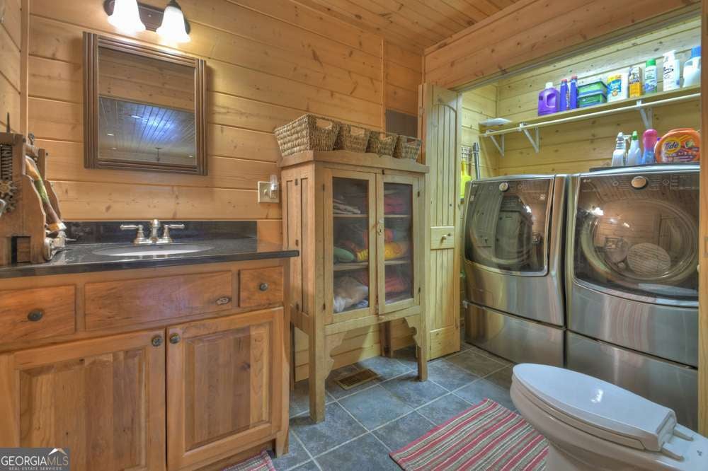 Blue Ridge, Georgia, 30513, United States, 4 Bedrooms Bedrooms, ,3 BathroomsBathrooms,Residential,For Sale,1858936