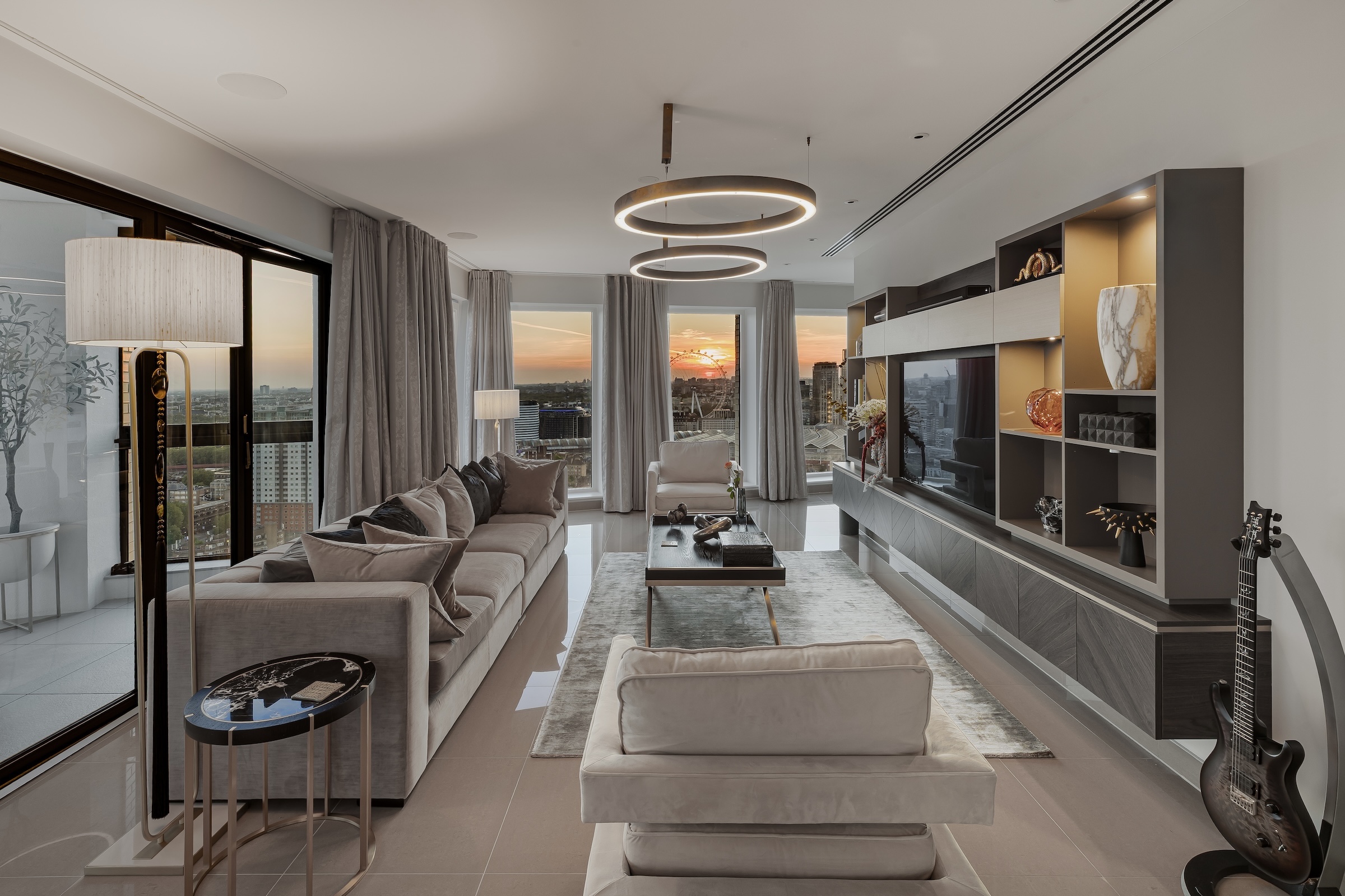 A breathtaking penthouse apartment with iconic views near South Bank 