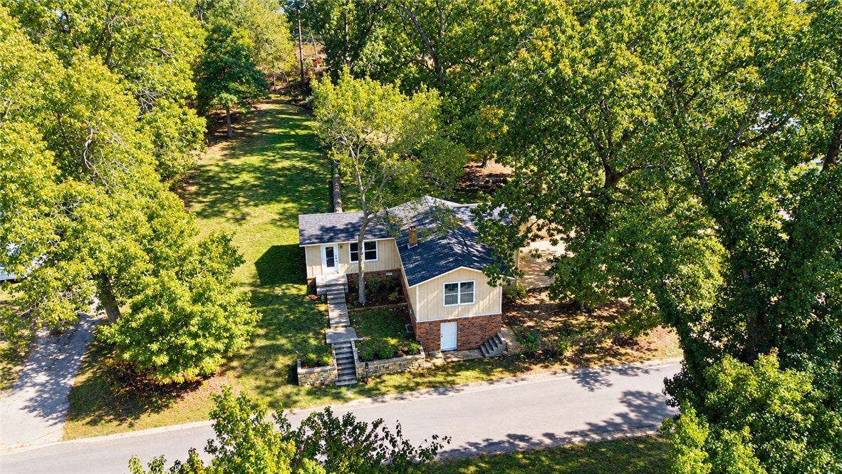 Longview St, Noel, MO 64854