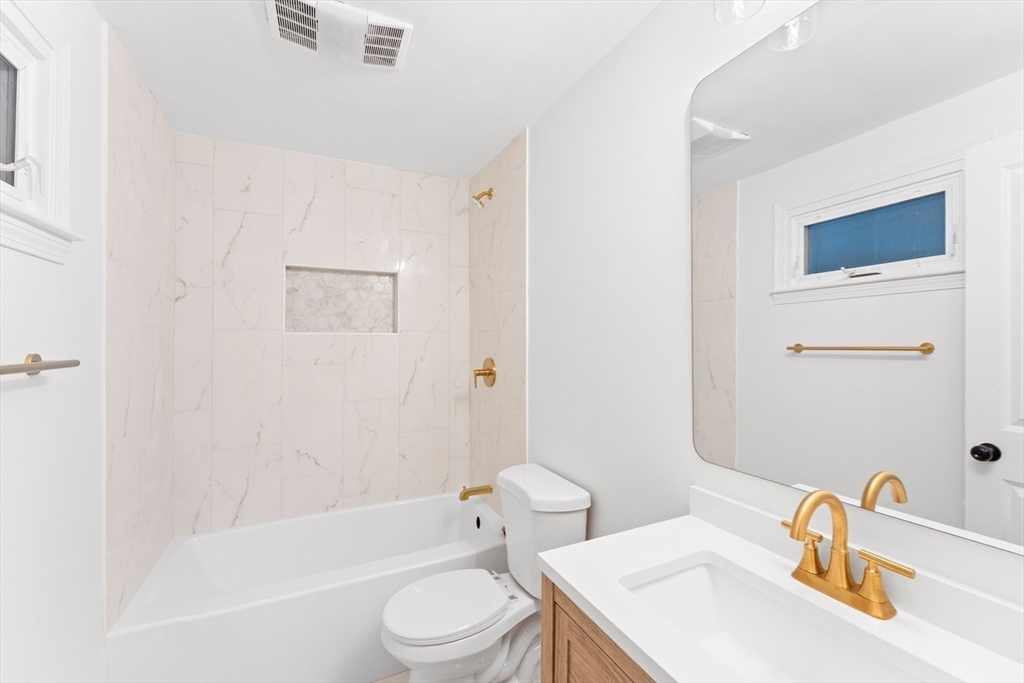 Franklin, Massachusetts, 02038, United States, 4 Bedrooms Bedrooms, ,2 BathroomsBathrooms,Residential,For Sale,2005165