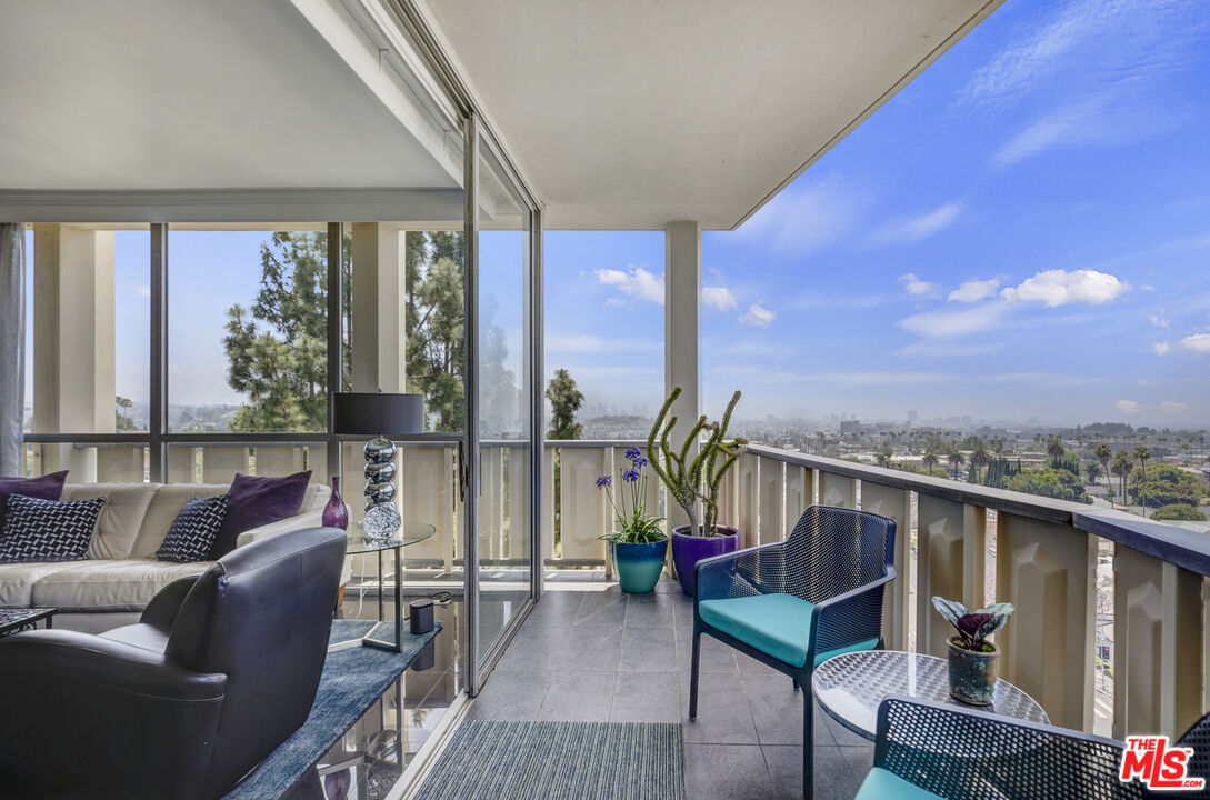 Los Angeles, California, 90027, United States, 1 Bedroom Bedrooms, ,1 BathroomBathrooms,Residential,For Sale,1913700
