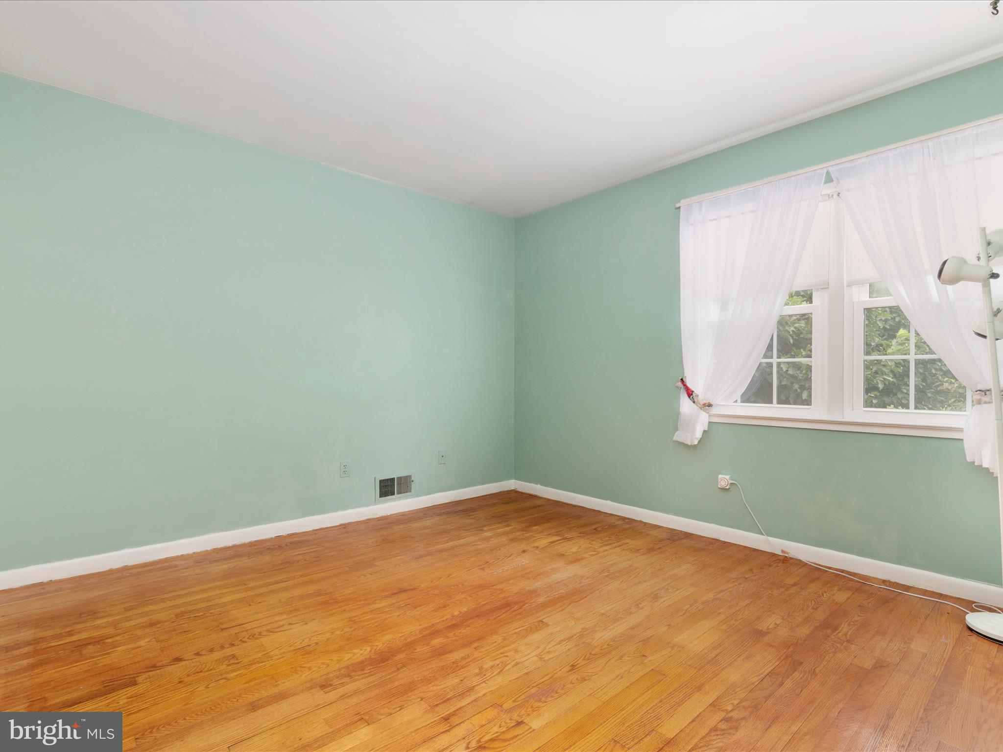 Falls Church, Virginia, 22043, United States, ,Residential,For Sale,1914114