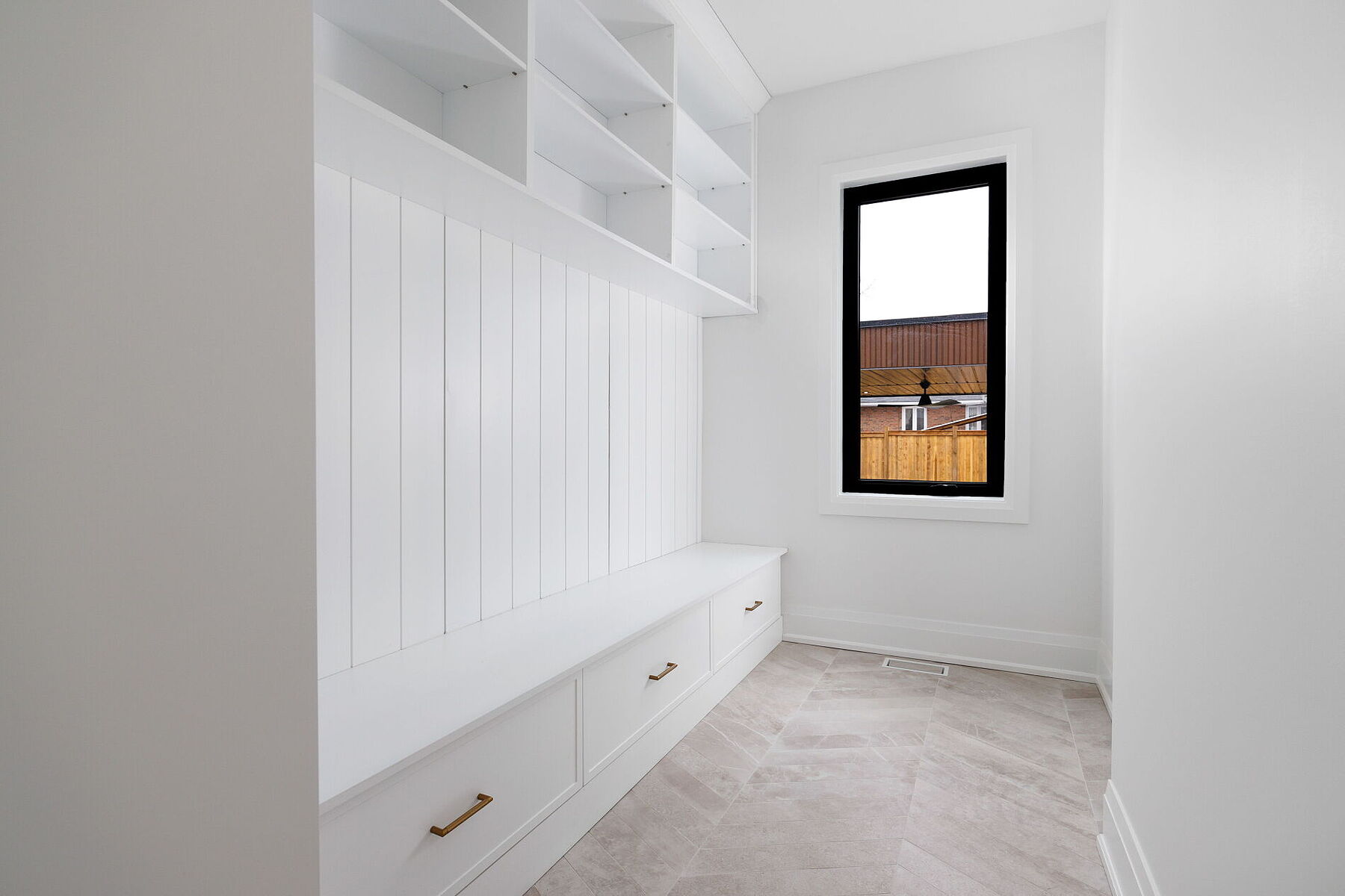  Custom Built Home - 物件實景