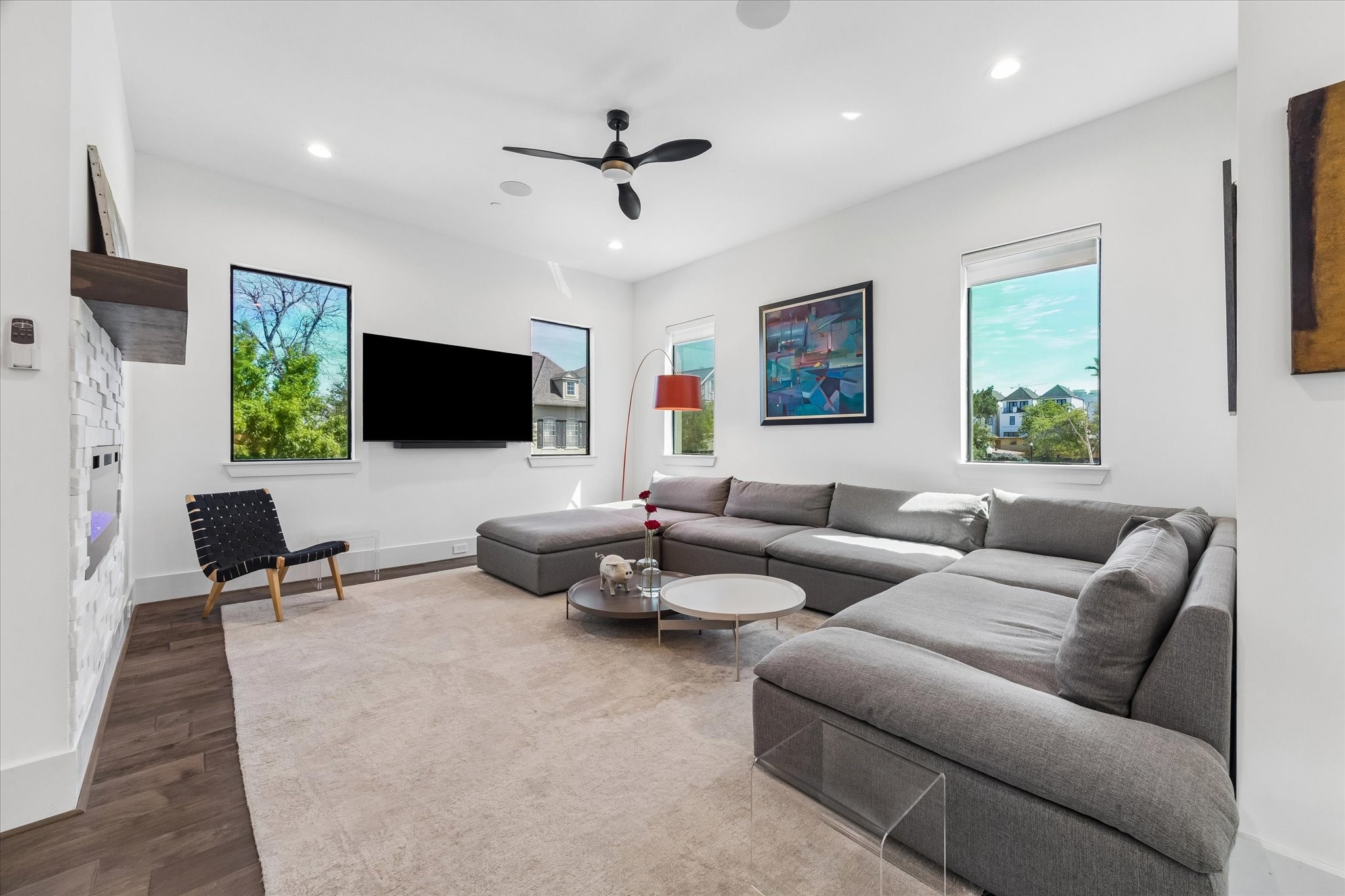  2435 Sheridan Street - 物件實景