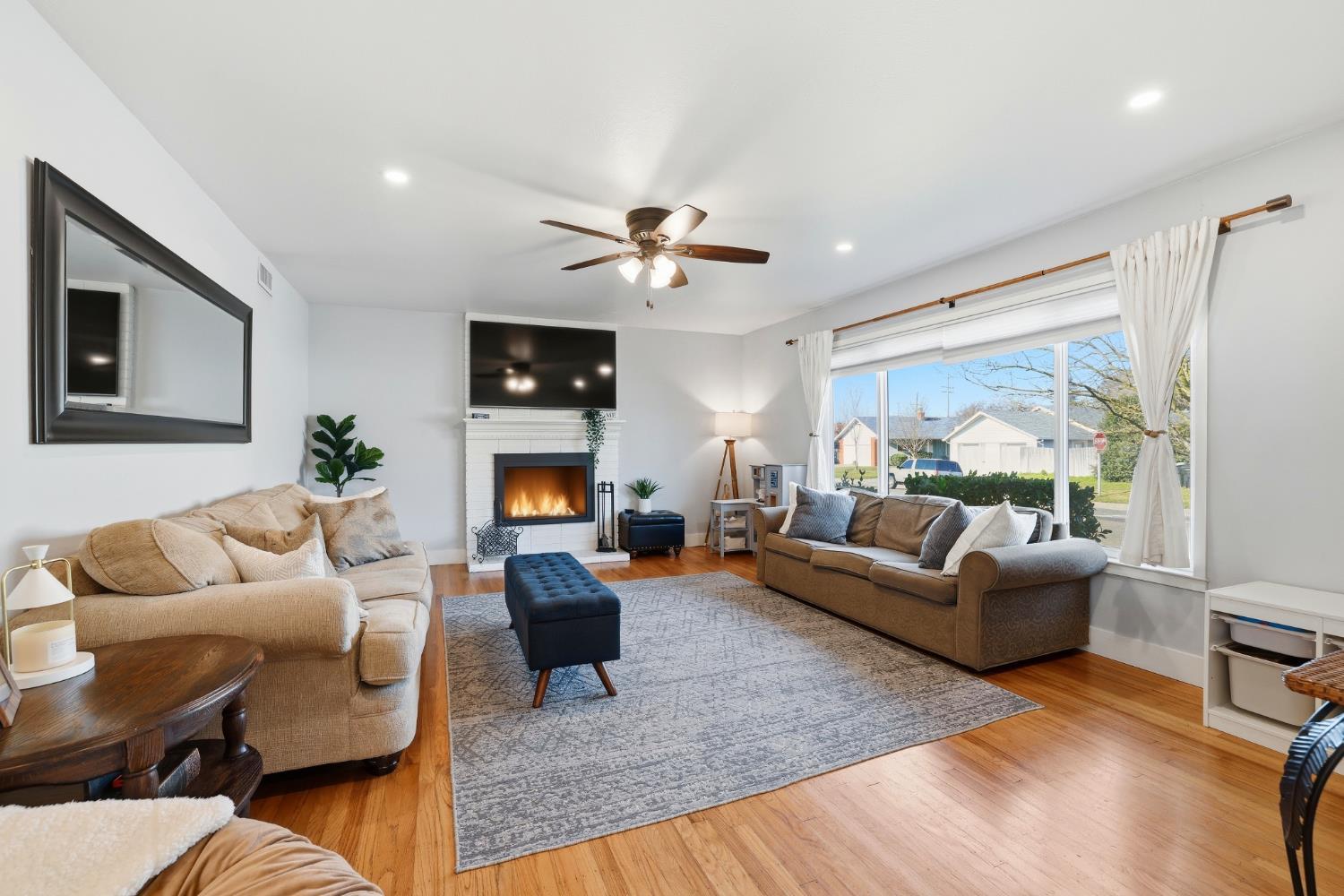 Sacramento, California, 95864, United States, 3 Bedrooms Bedrooms, ,2 BathroomsBathrooms,Residential,For Sale,2010336