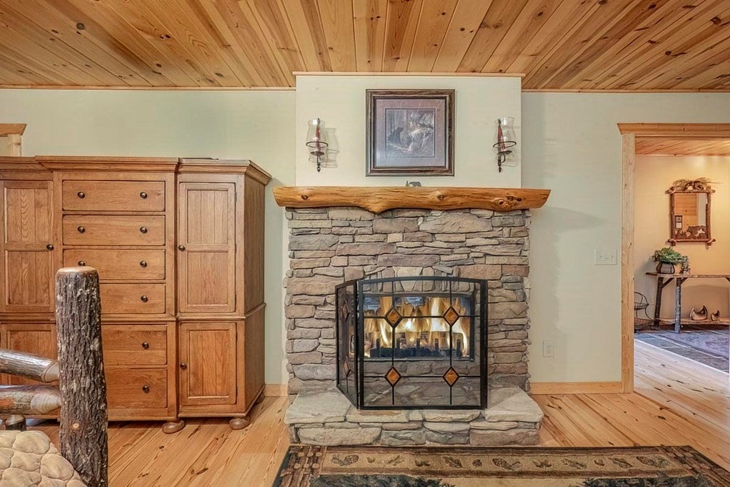 Morganton, Georgia, 30560, United States, 3 Bedrooms Bedrooms, ,4 BathroomsBathrooms,Residential,For Sale,1826410