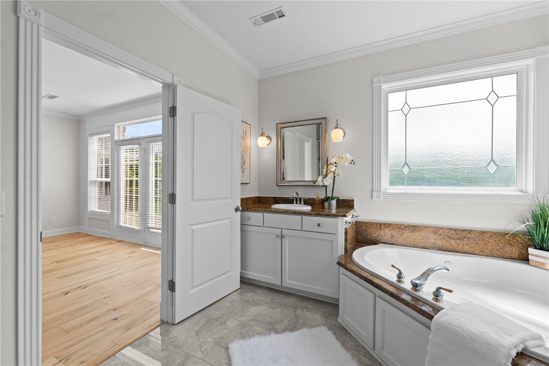 Fayetteville, Arkansas, 72701, United States, 5 Bedrooms Bedrooms, ,4 BathroomsBathrooms,Residential,For Sale,1838012