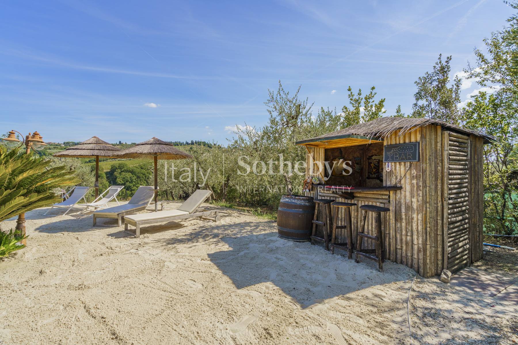  Tuscan Farmhouse with Swimming Pool and 3 Hectares of Olive Grove - 物件實景