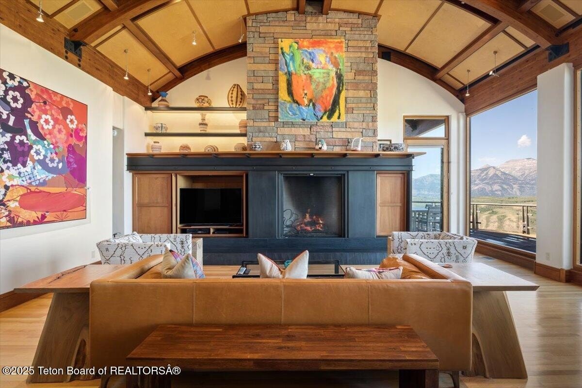 Jackson, Wyoming, 83001, United States, 4 Bedrooms Bedrooms, ,5 BathroomsBathrooms,Residential,For Sale,1851066