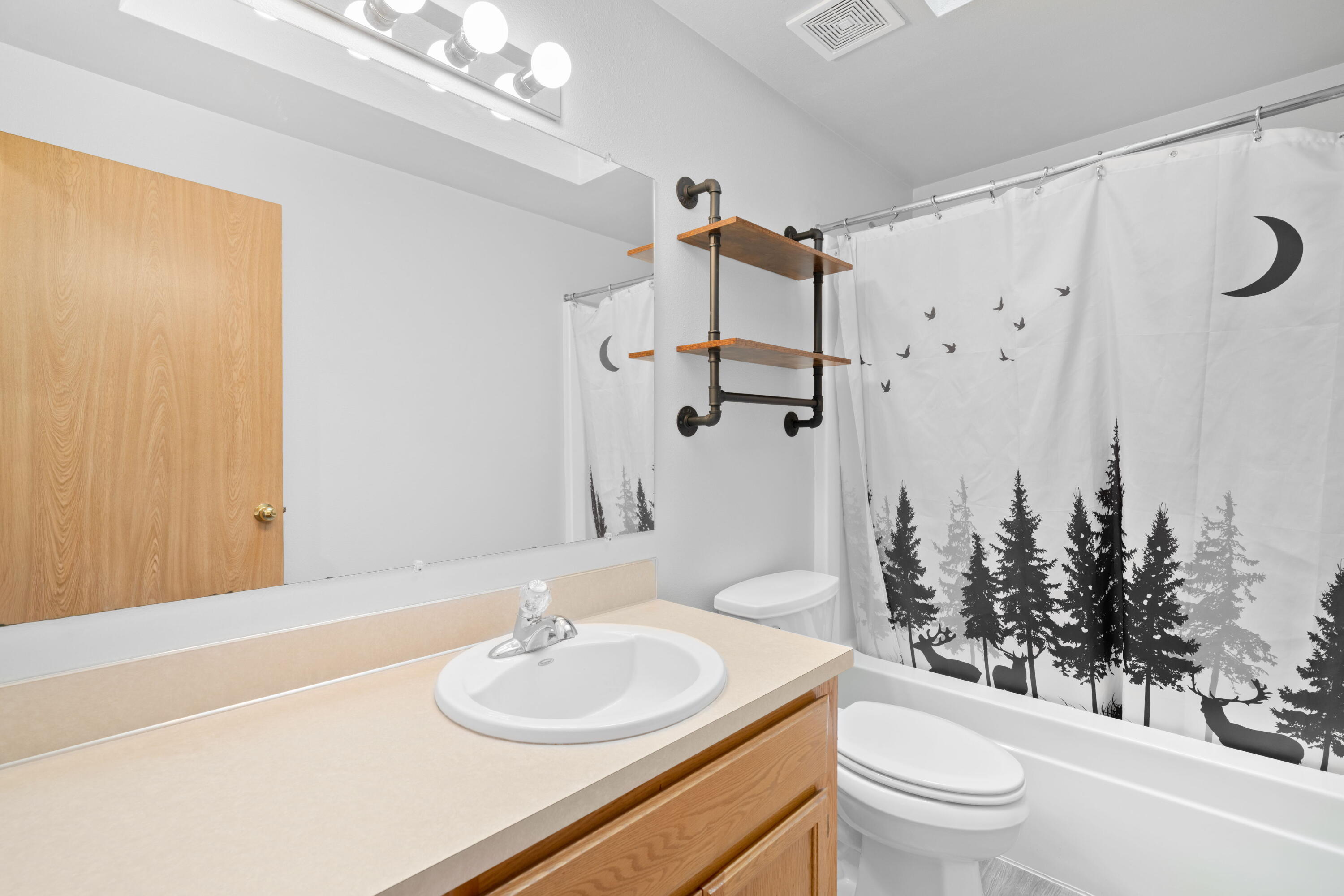 La Pine, Oregon, 97739, United States, 3 Bedrooms Bedrooms, ,2 BathroomsBathrooms,Residential,For Sale,1991520