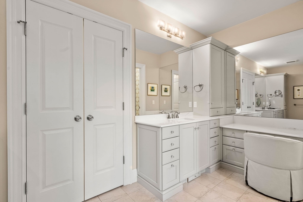 Weston, Massachusetts, 02493, United States, 3 Bedrooms Bedrooms, ,5 BathroomsBathrooms,Residential,For Sale,1941608