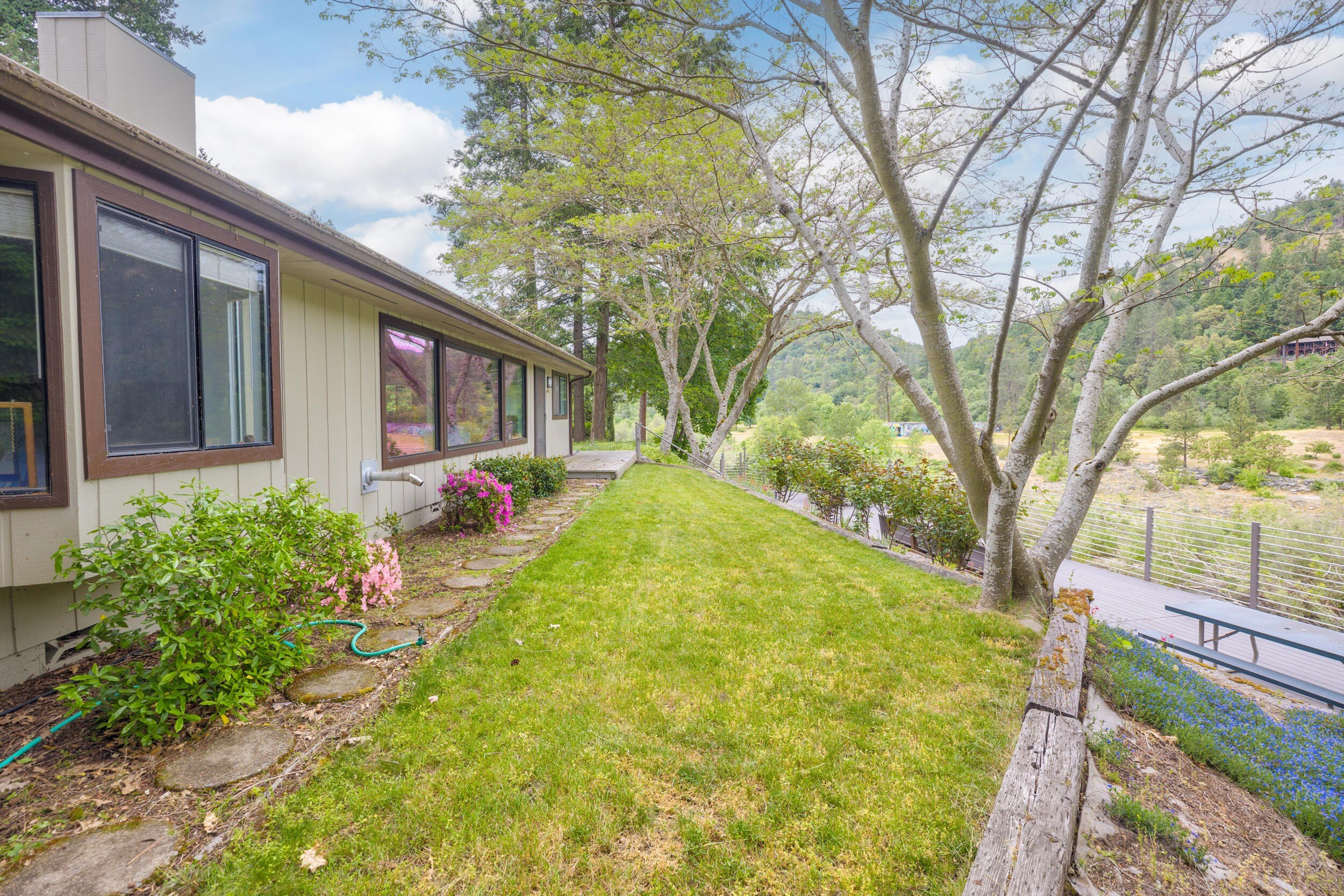 Grants Pass, Oregon, 97527, United States, 3 Bedrooms Bedrooms, ,3 BathroomsBathrooms,Residential,For Sale,1822817