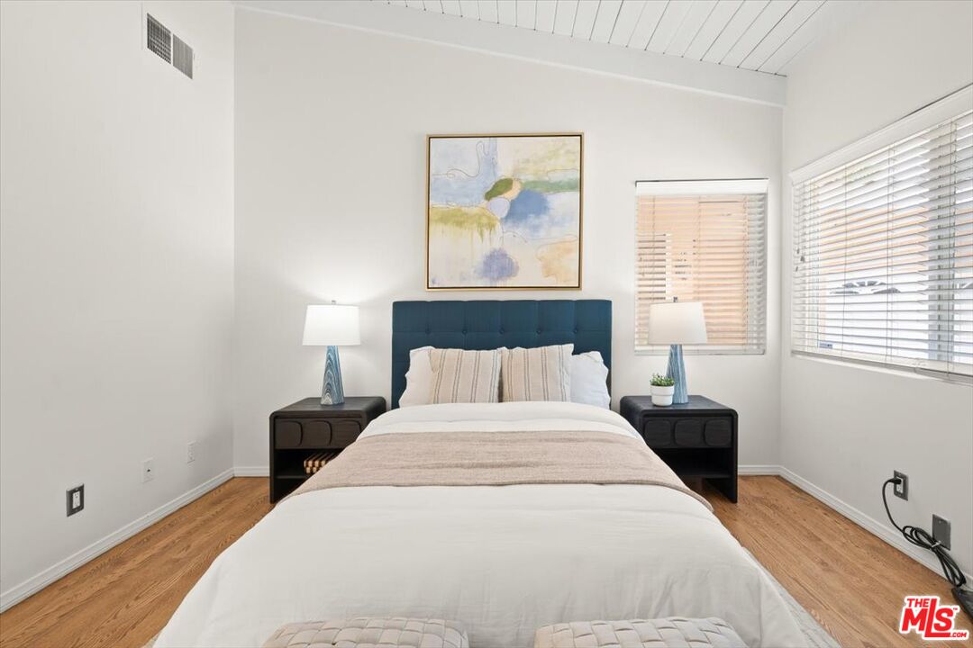 Los Angeles, California, 90049, United States, 3 Bedrooms Bedrooms, ,3 BathroomsBathrooms,Residential,For Sale,1908650