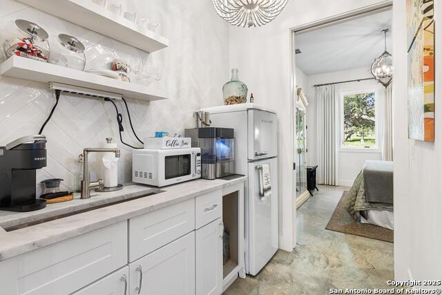 Fredericksburg, Texas, 78624, United States, 4 Bedrooms Bedrooms, ,5 BathroomsBathrooms,Residential,For Sale,1828714