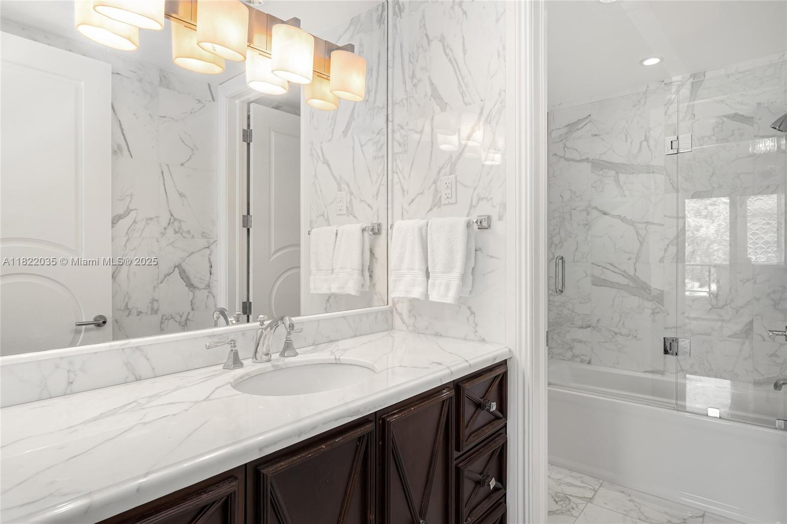 Miami Beach, Florida, 33109, United States, 4 Bedrooms Bedrooms, ,5 BathroomsBathrooms,Residential,For Sale,1858319