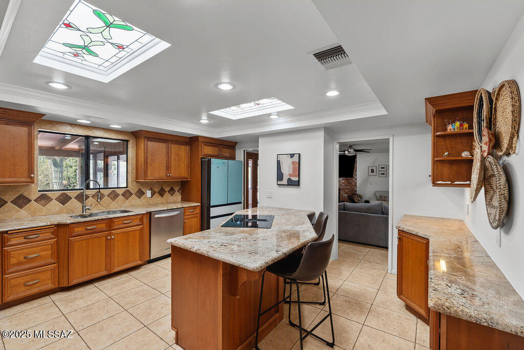 Tucson, Arizona, 85750, United States, 4 Bedrooms Bedrooms, ,3 BathroomsBathrooms,Residential,For Sale,1818132