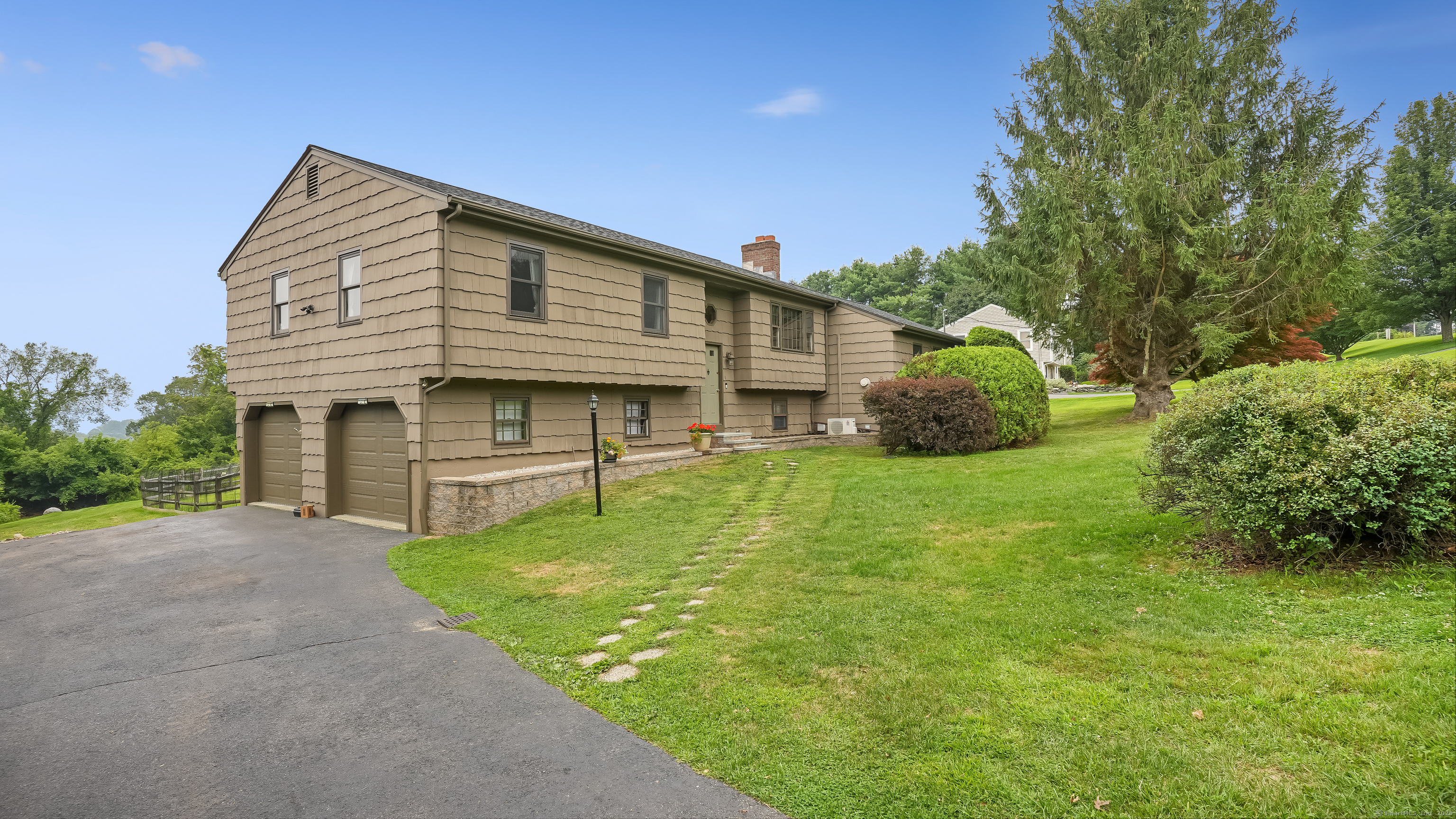 New Milford, Connecticut, 06776, United States, 3 Bedrooms Bedrooms, ,3 BathroomsBathrooms,Residential,For Sale,1924993