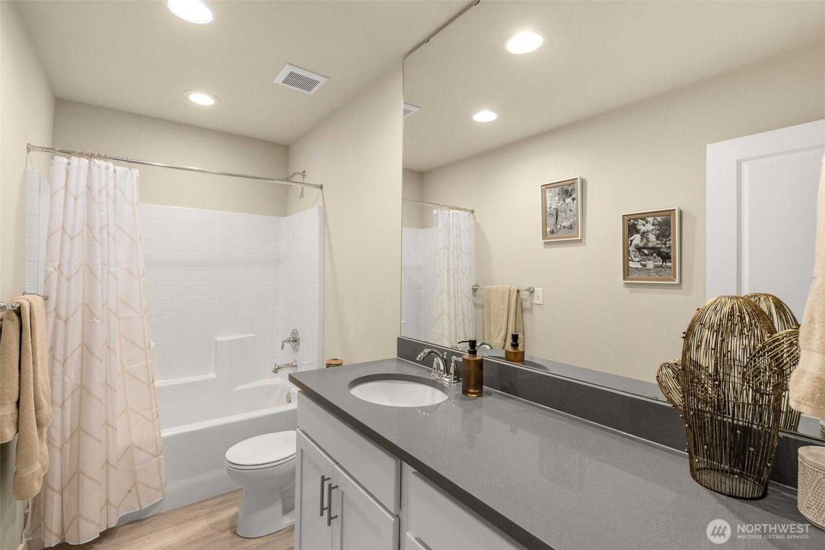 LYNNWOOD, Washington, 98087, United States, 3 Bedrooms Bedrooms, ,2 BathroomsBathrooms,Residential,For Sale,1940365