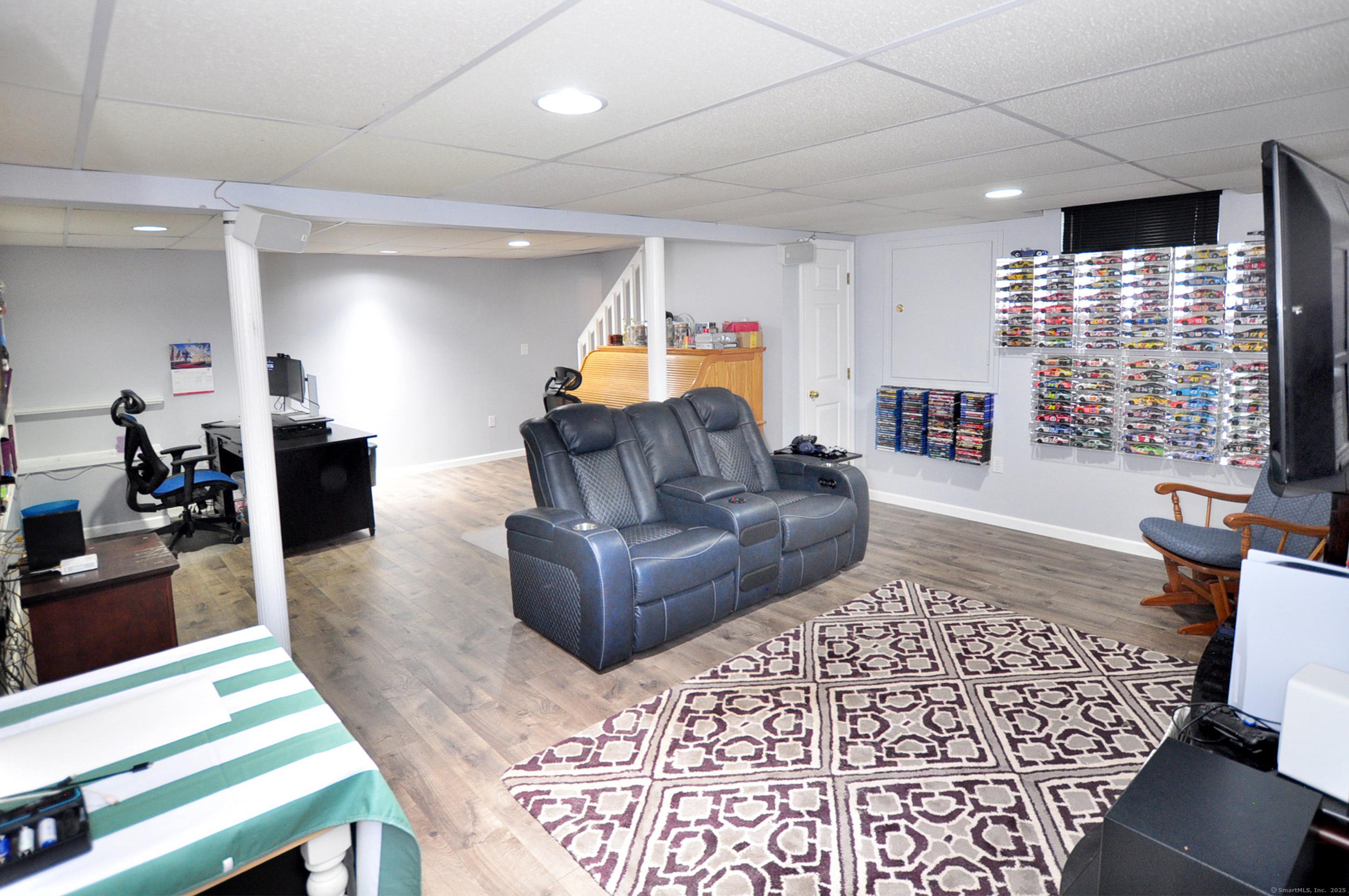 Southington, Connecticut, 06479, United States, 3 Bedrooms Bedrooms, ,4 BathroomsBathrooms,Residential,For Sale,1869273