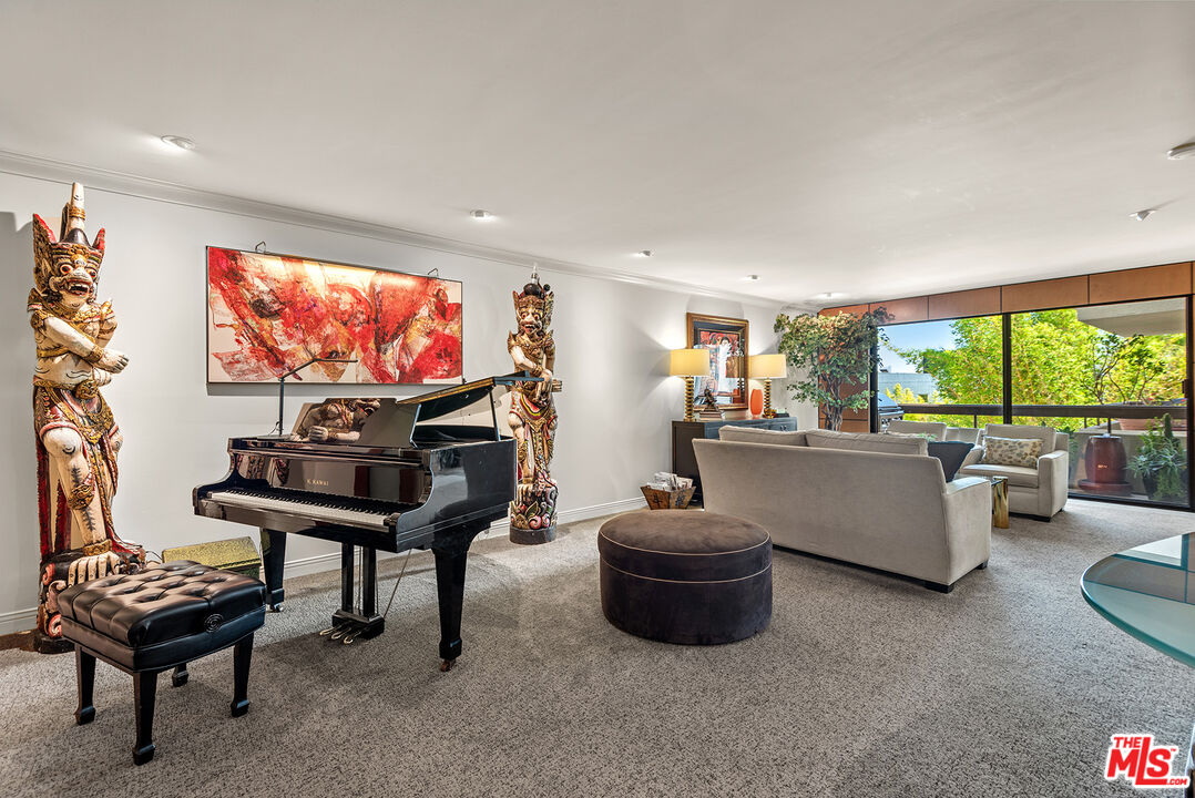 West Hollywood, California, 90069, United States, 2 Bedrooms Bedrooms, ,3 BathroomsBathrooms,Residential,For Sale,1898425