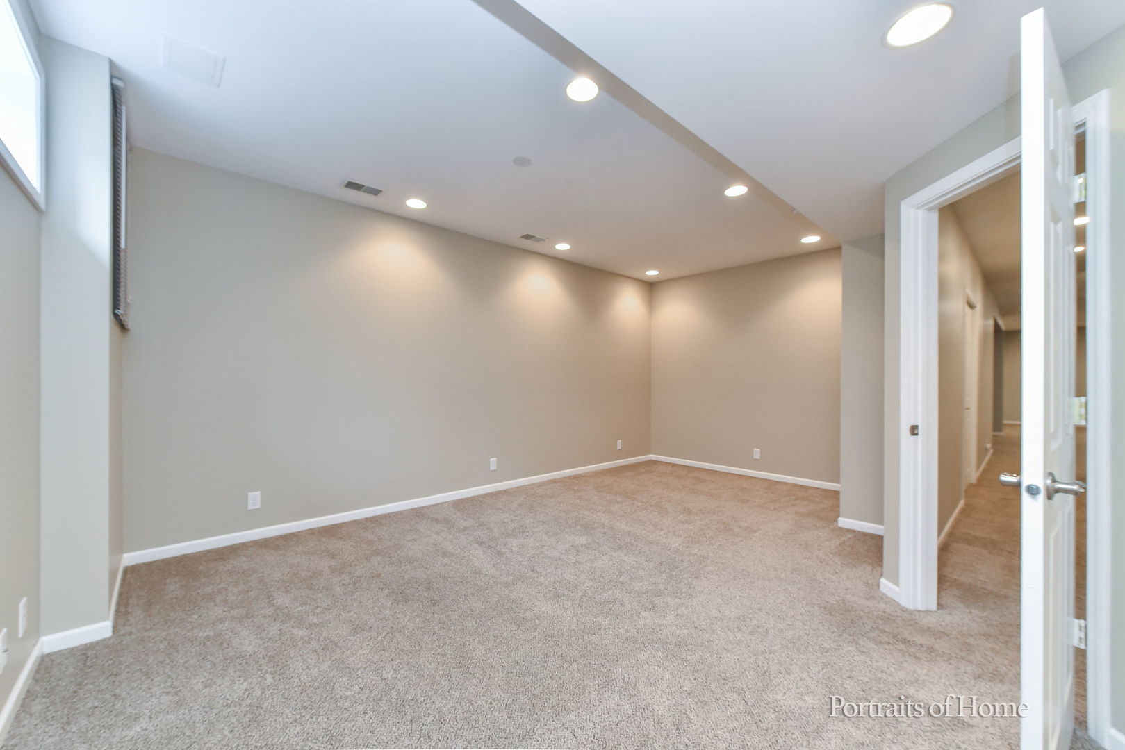 Yorkville, Illinois, 60560, United States, 5 Bedrooms Bedrooms, ,4 BathroomsBathrooms,Residential,For Sale,1940402