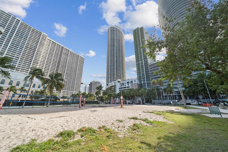 Miami, Florida, 33132, United States, 2 Bedrooms Bedrooms, ,2 BathroomsBathrooms,Residential,For Sale,1793358