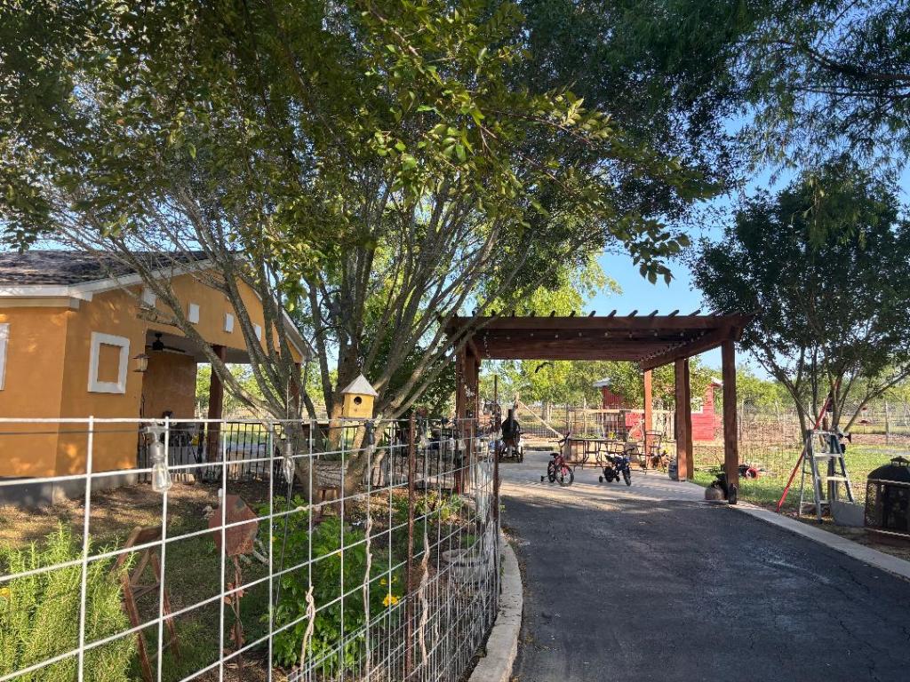 Lockhart, Texas, 78644, United States, 3 Bedrooms Bedrooms, ,2 BathroomsBathrooms,Residential,For Sale,1846511