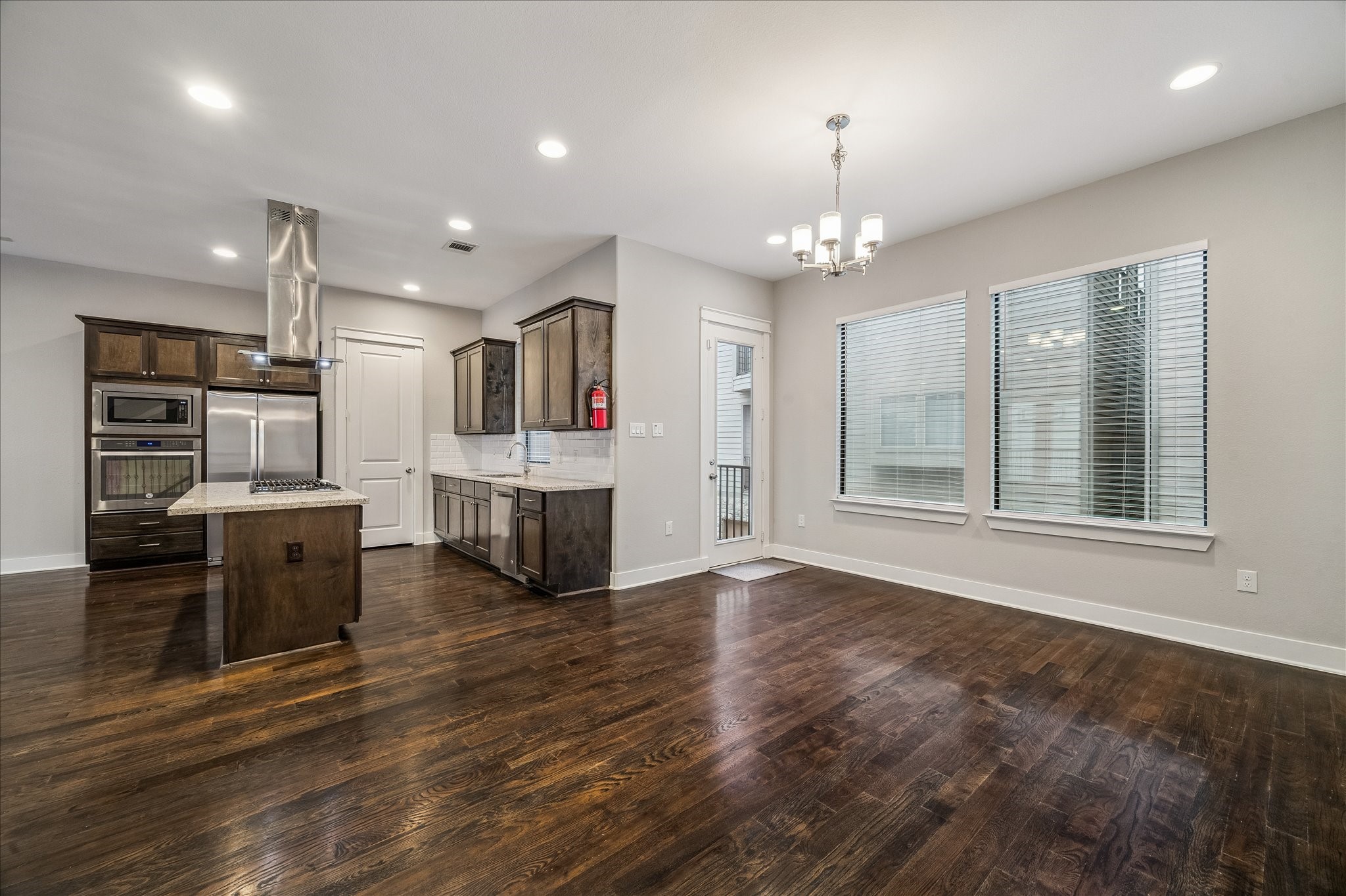  608 W 28th Street B - 物件實景