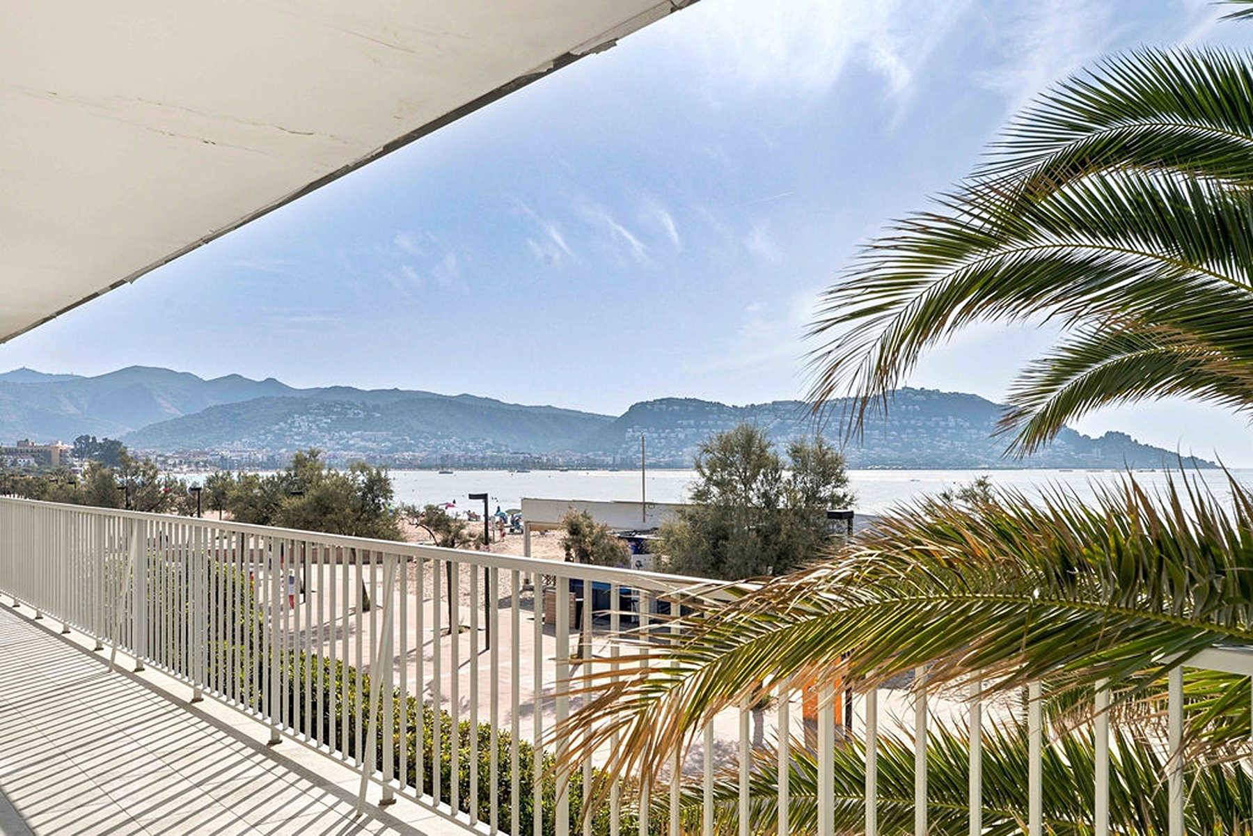  Exclusive beachfront building with tourist rental licenses - 物件實景