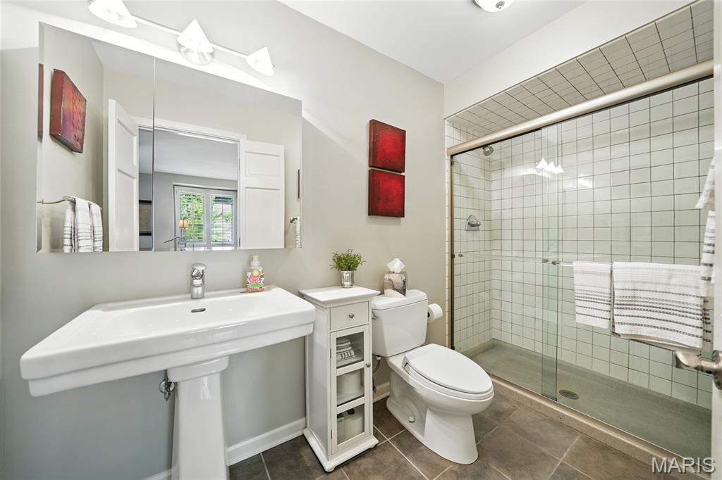 St Louis, Missouri, 63108, United States, 4 Bedrooms Bedrooms, ,5 BathroomsBathrooms,Residential,For Sale,1941664