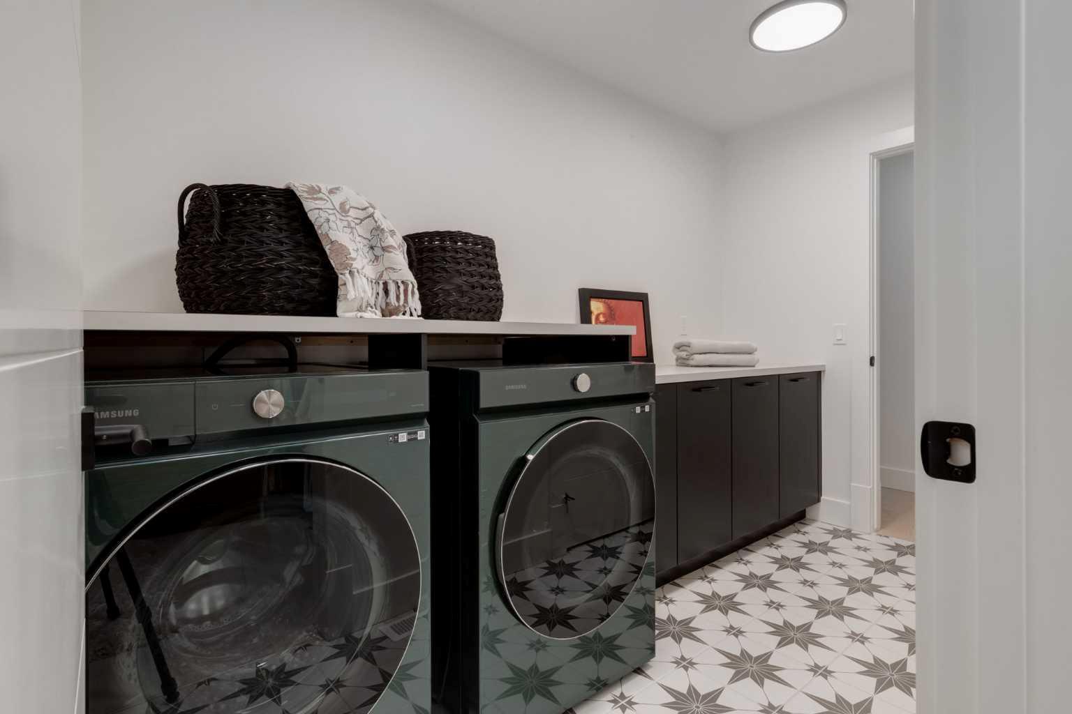 HERITAGE POINTE, Alberta, T1S 4K5, CA, 5 Bedrooms Bedrooms, ,5 BathroomsBathrooms,Residential,For Sale,1837461